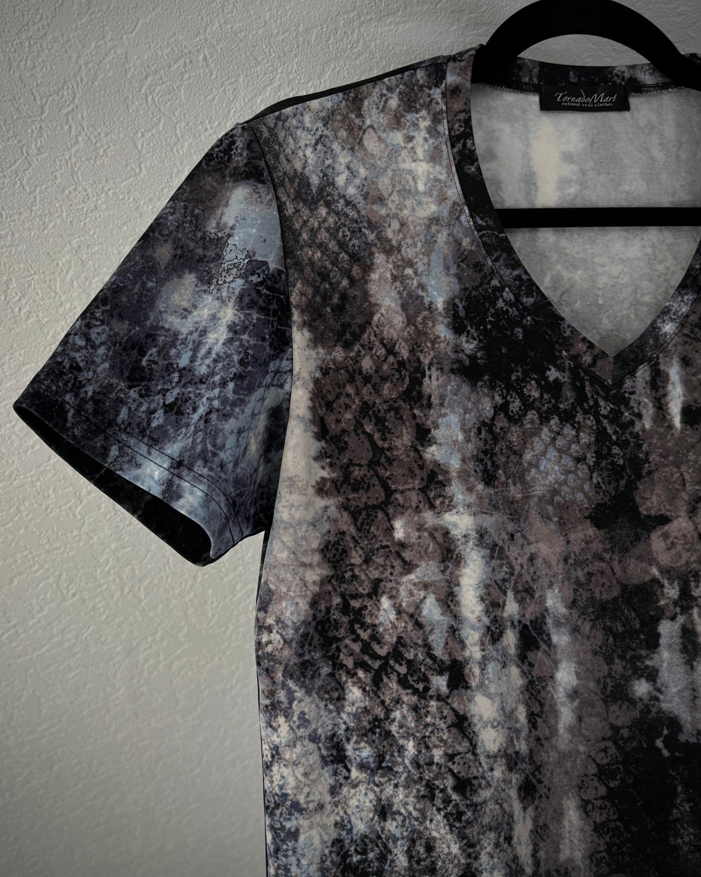Tornado Mart Abstract Snakeskin Pattern T-Shirt