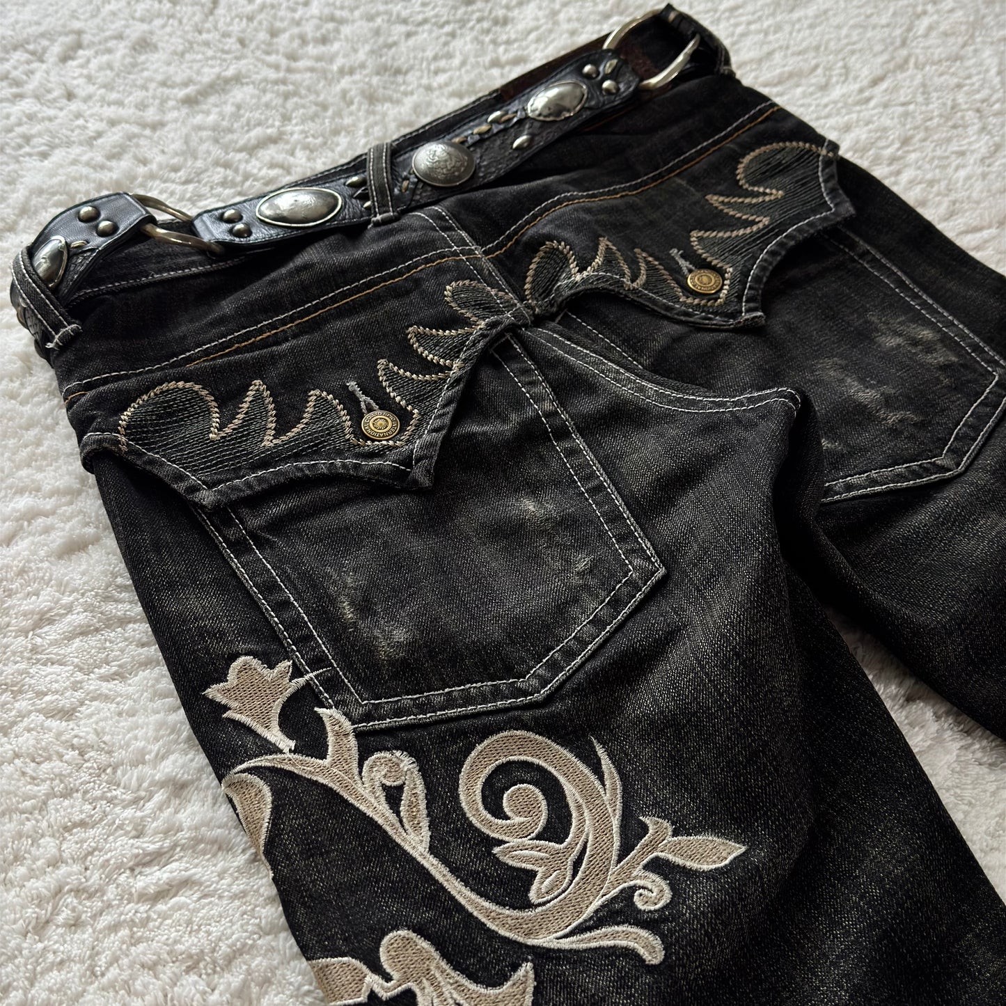 Tornado Mart Tribal Embroidery Flared Jeans