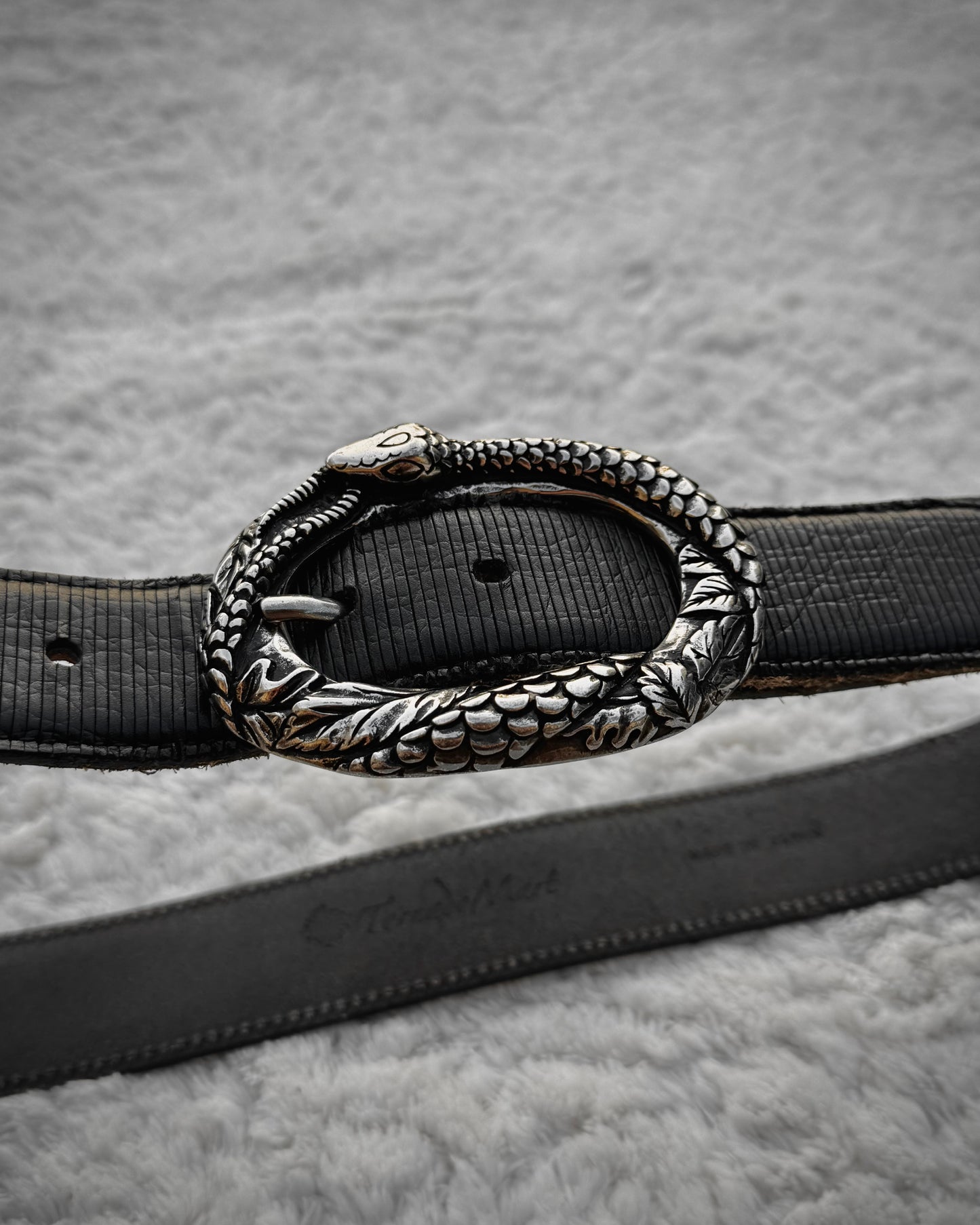 Tornado Mart Snake Buckle Textured Belt
