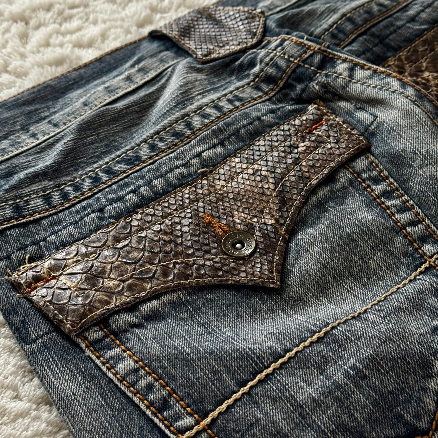 Semantic Pythom Detailed Spiral Flared Jeans