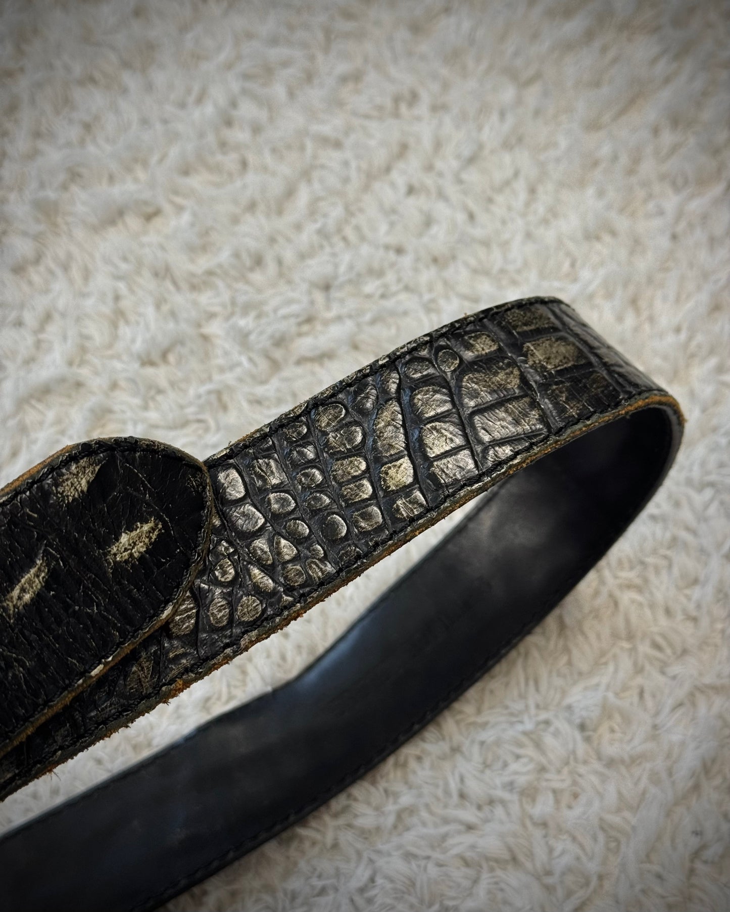 5351 Pour Les Hommes Crocodile Textured Leather Belt