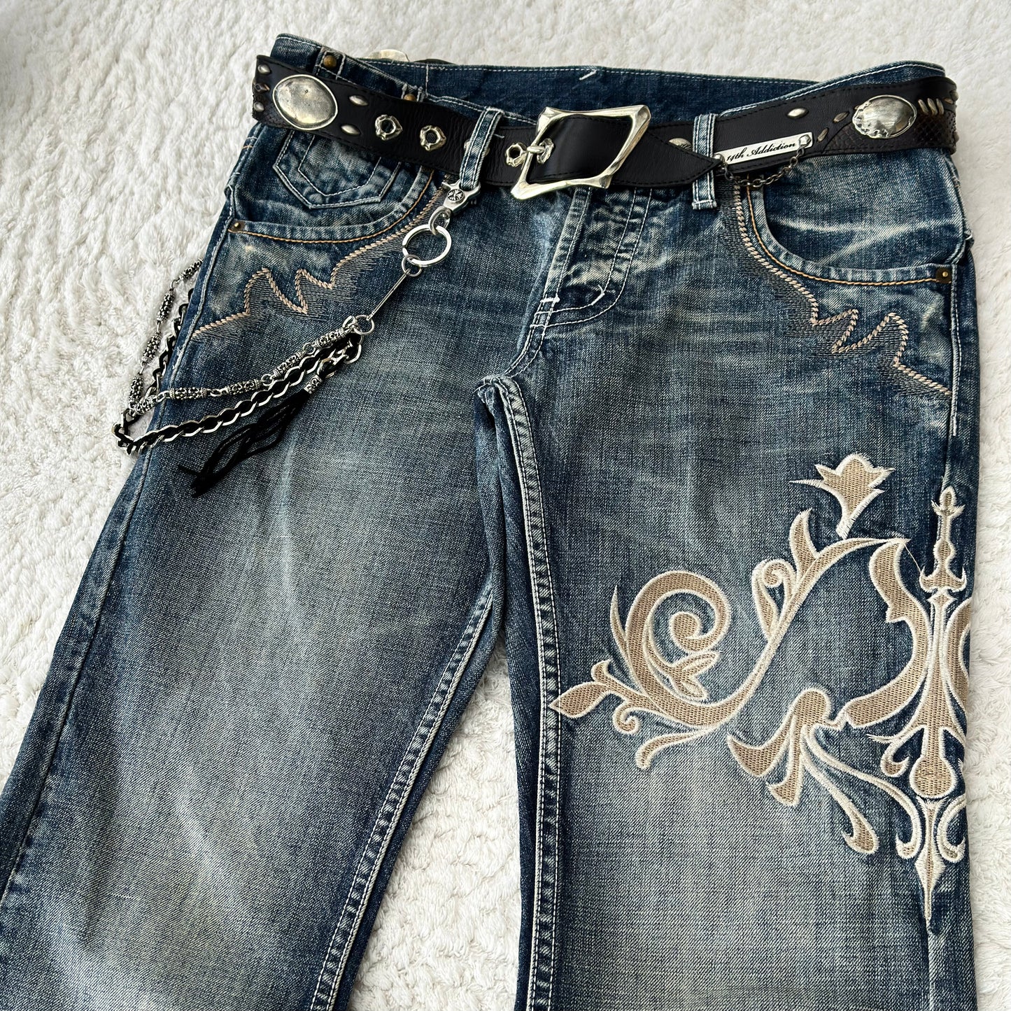 Tornado Mart Tribal Embroidery Flared Jeans