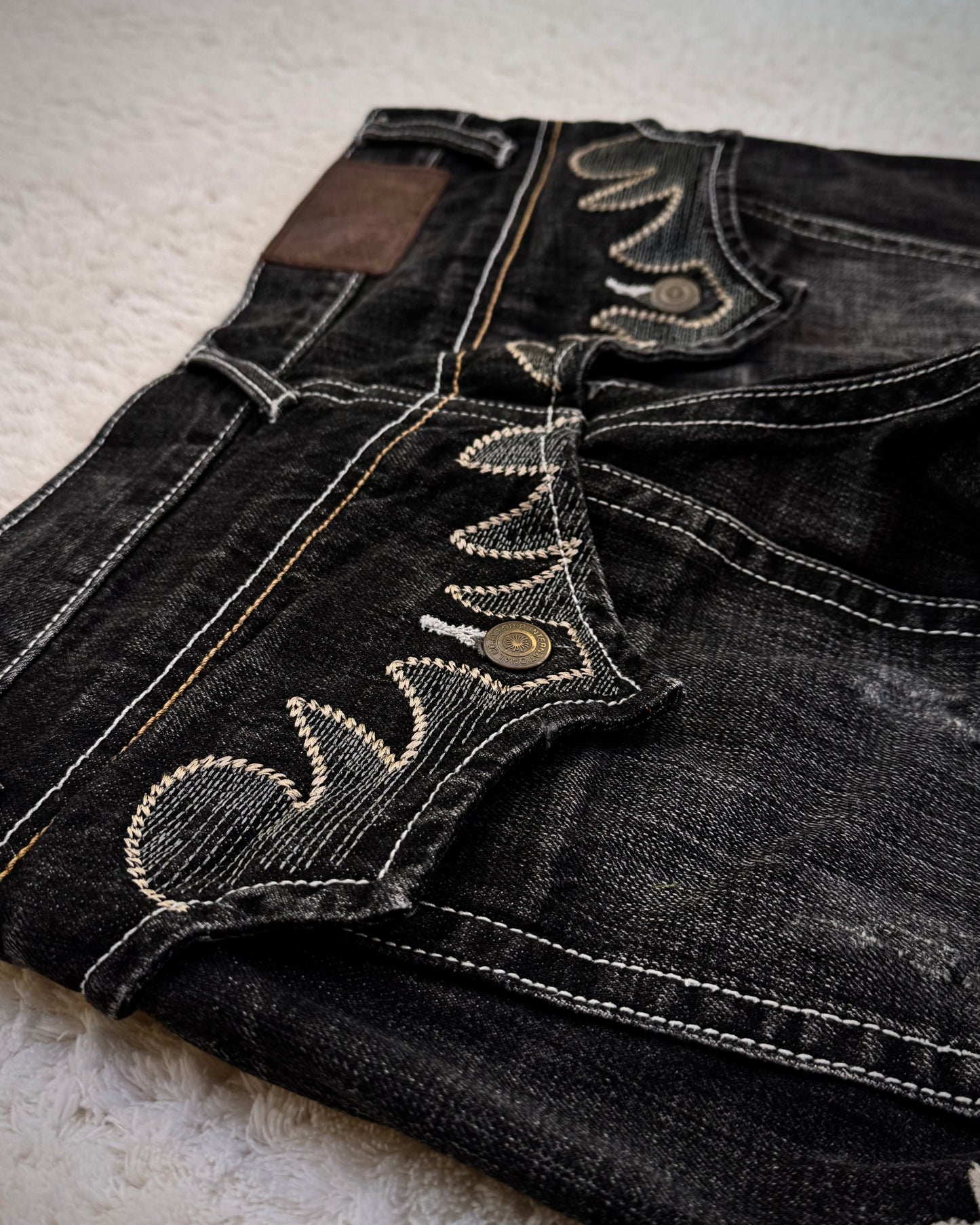 Tornado Mart Tribal Embroidery Flared Jeans