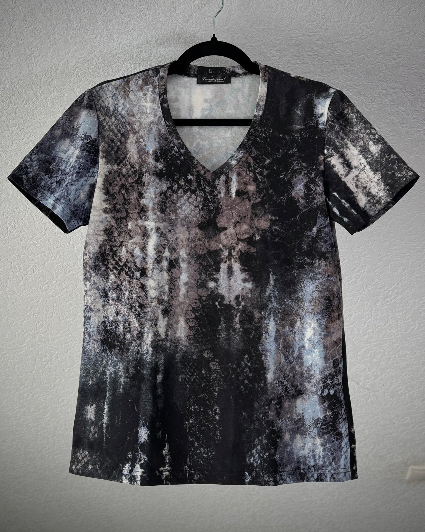 Tornado Mart Abstract Snakeskin Pattern T-Shirt