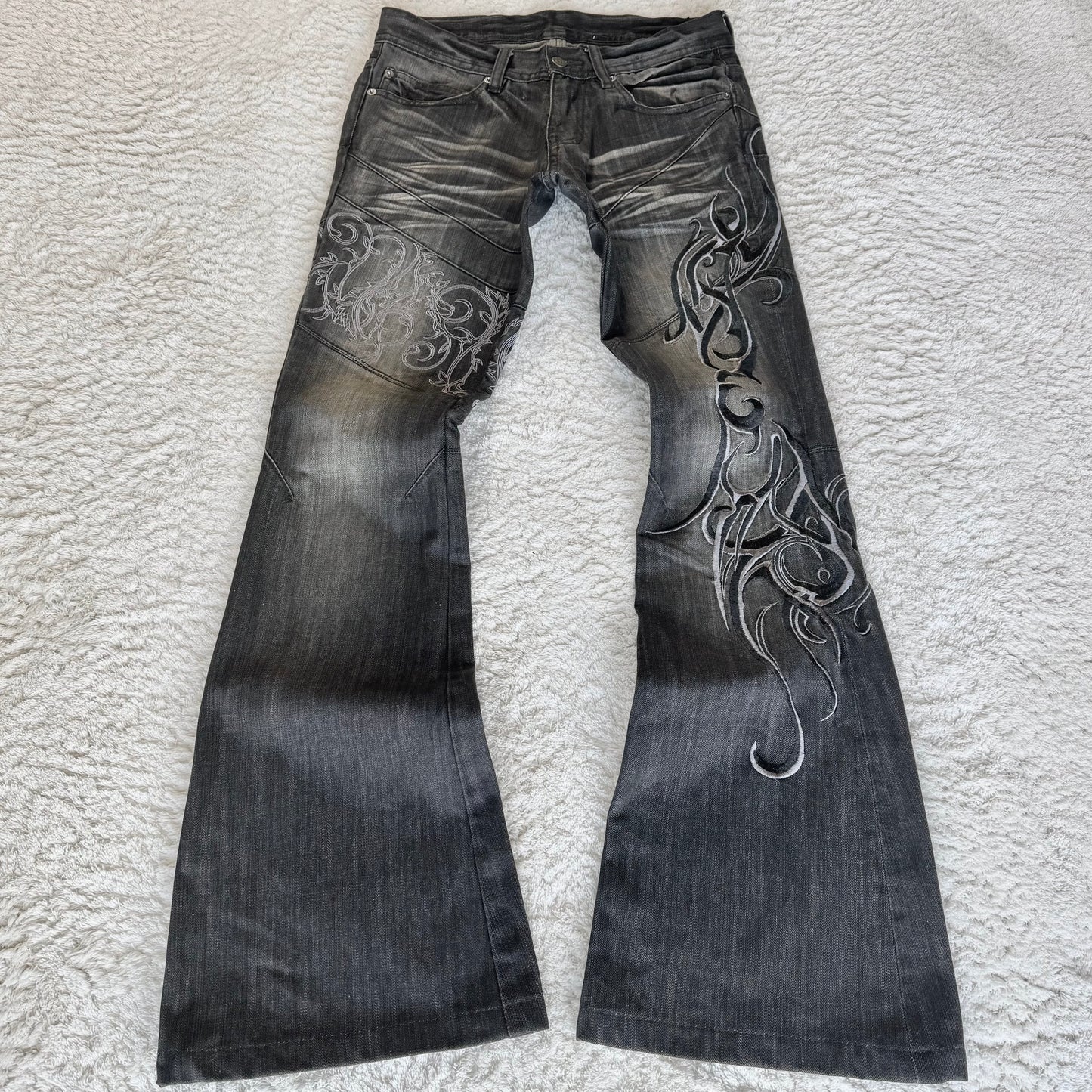 Tornado Mart Tribal Embroidery Flared Jeans