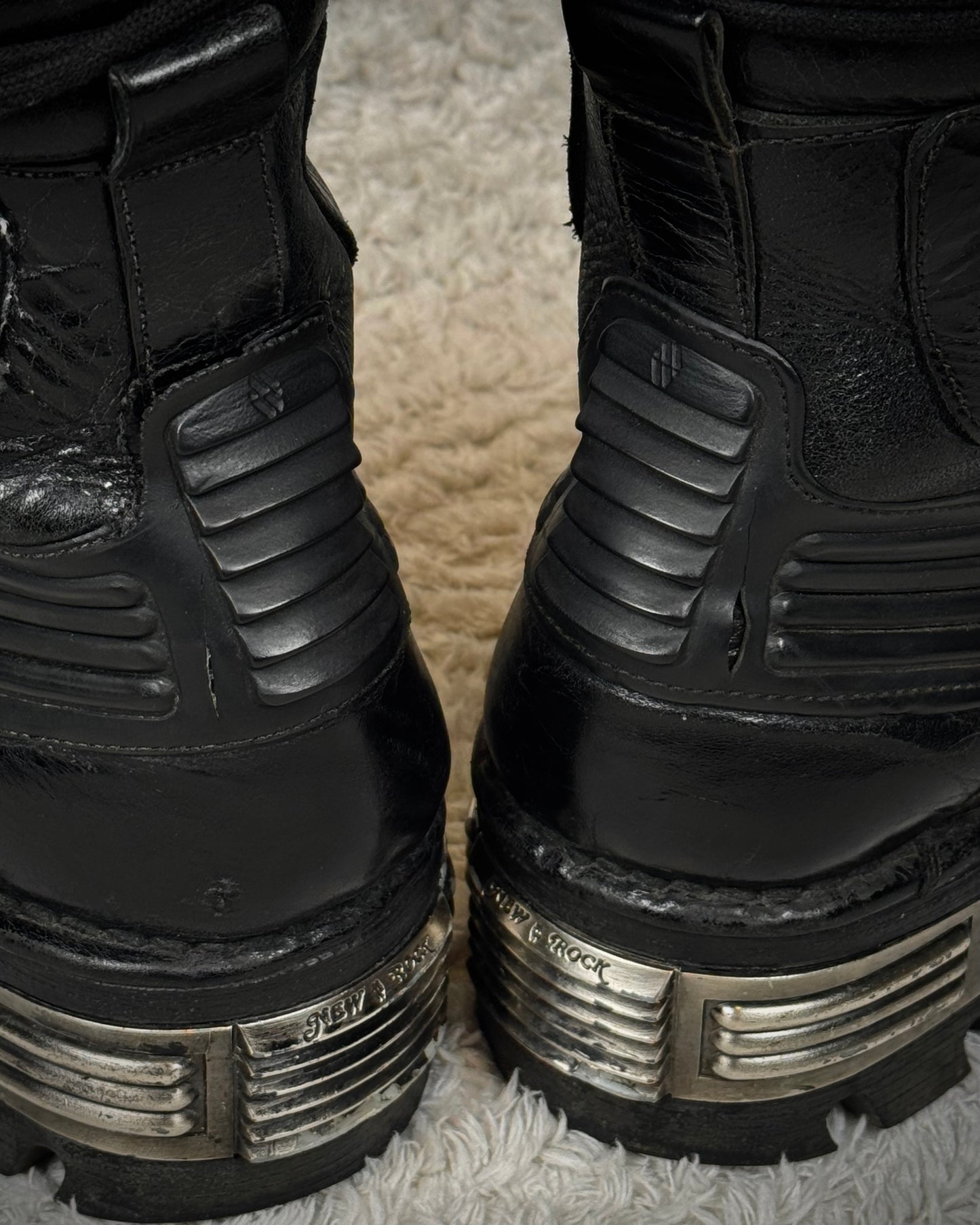 New Rock Metallic Ridged Armor High Top Leather Boots