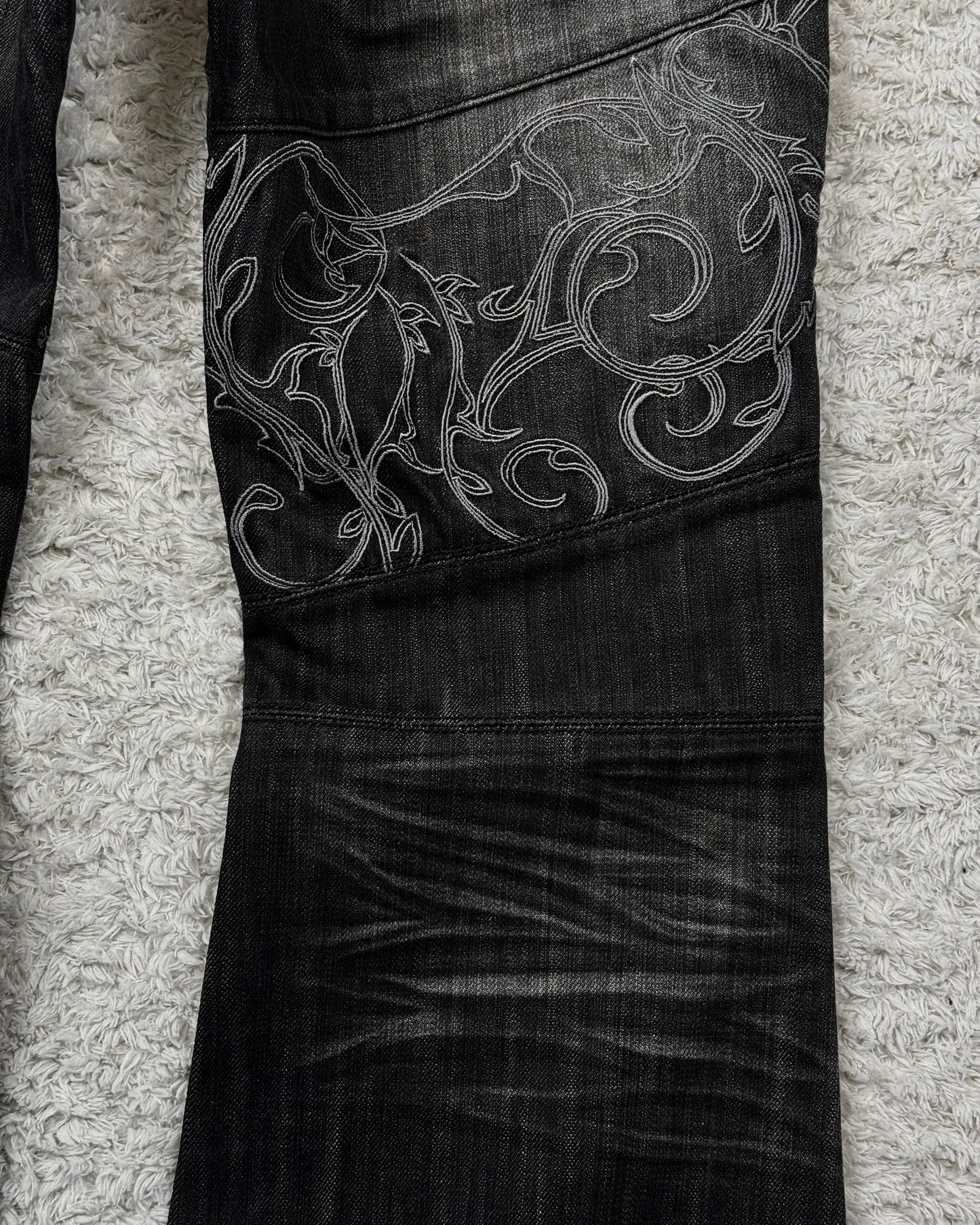 Tornado Mart Tribal Embroidery Flared Jeans