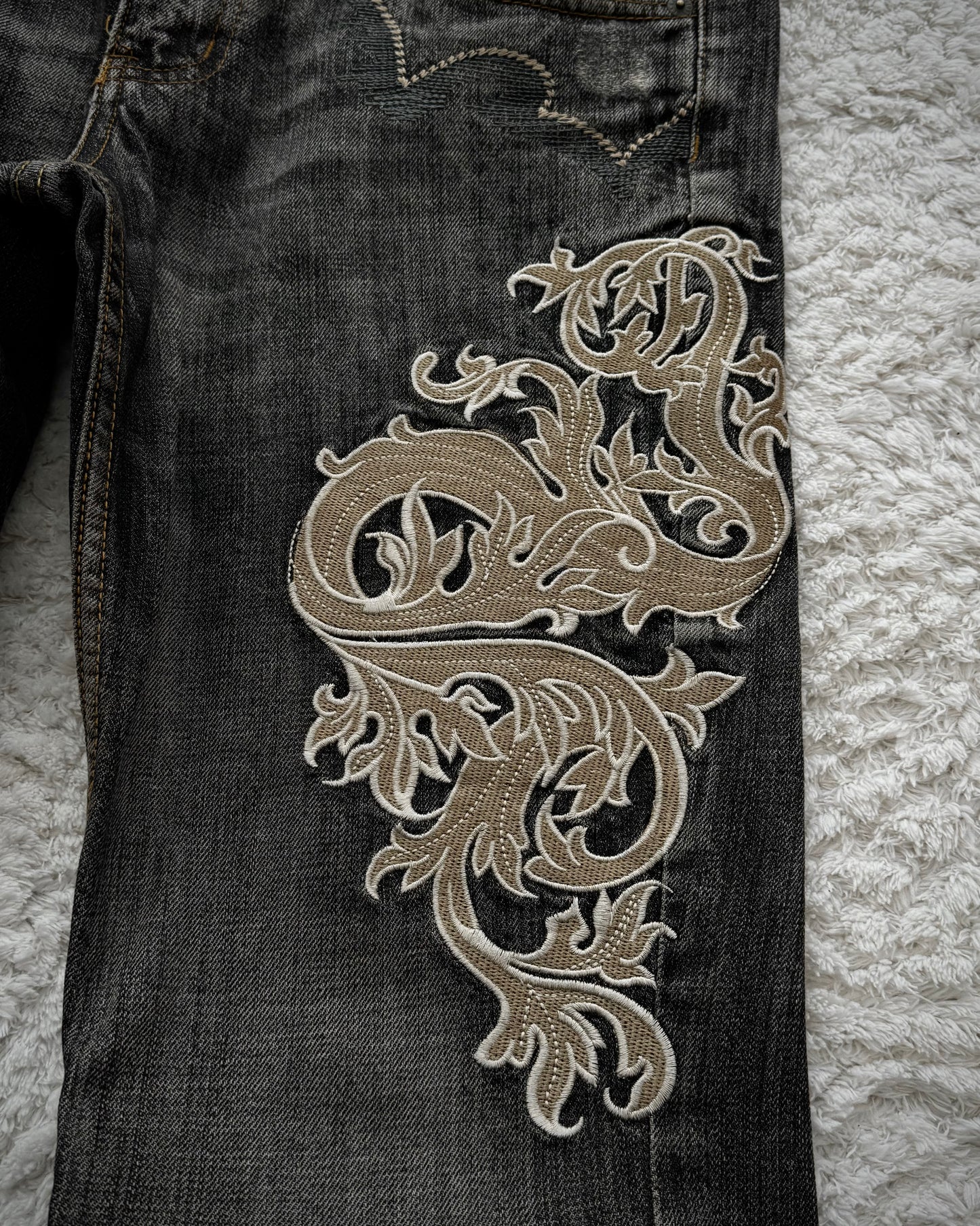 Tornado Mart Tribal Embroidery Spiral Flared Jeans