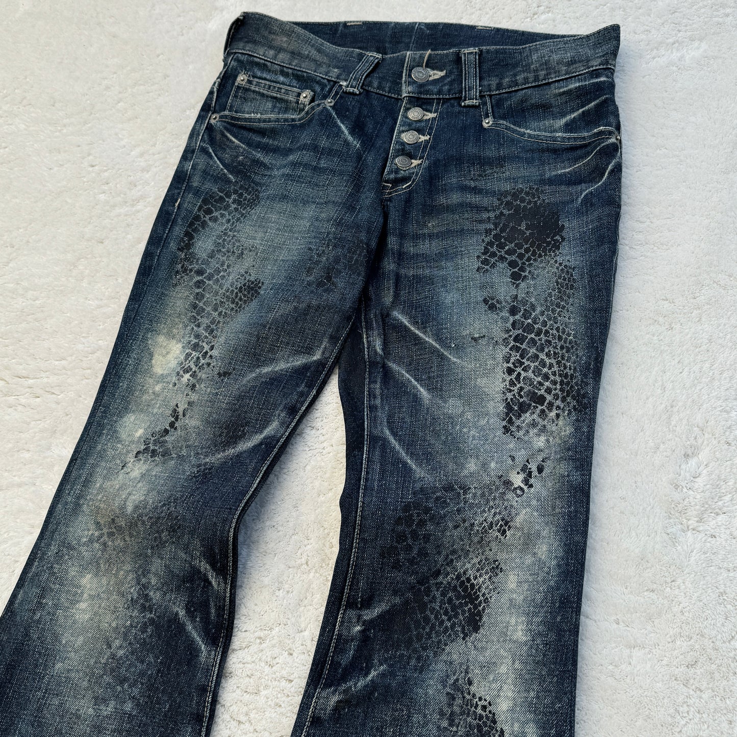 Tornado Mart Snakeskin Details Flared Jeans