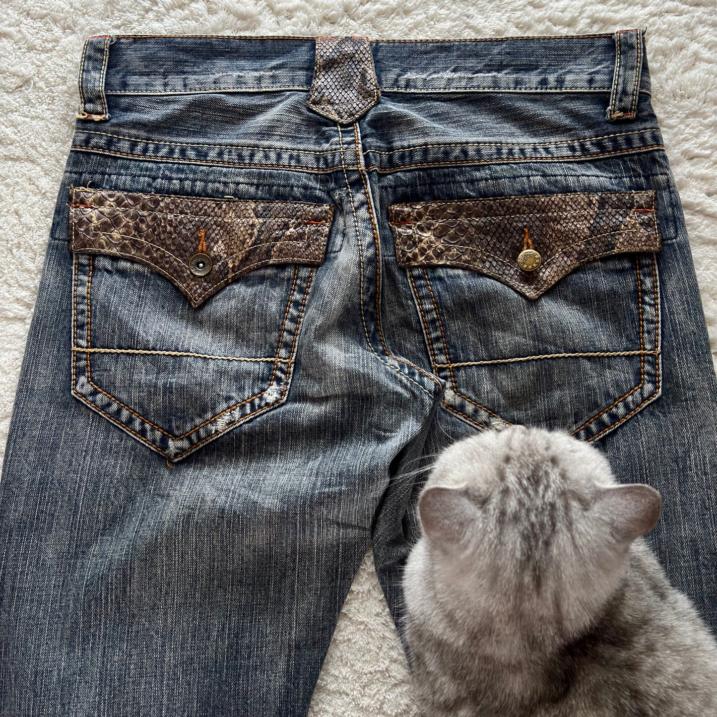 Semantic Pythom Detailed Spiral Flared Jeans