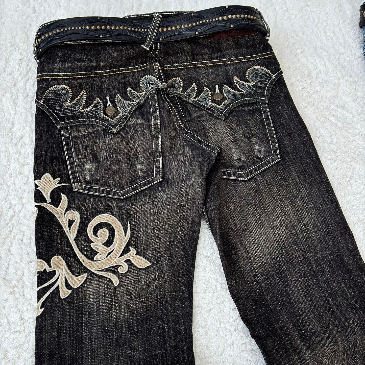 Tornado Mart Tribal Embroidery Flared Jeans