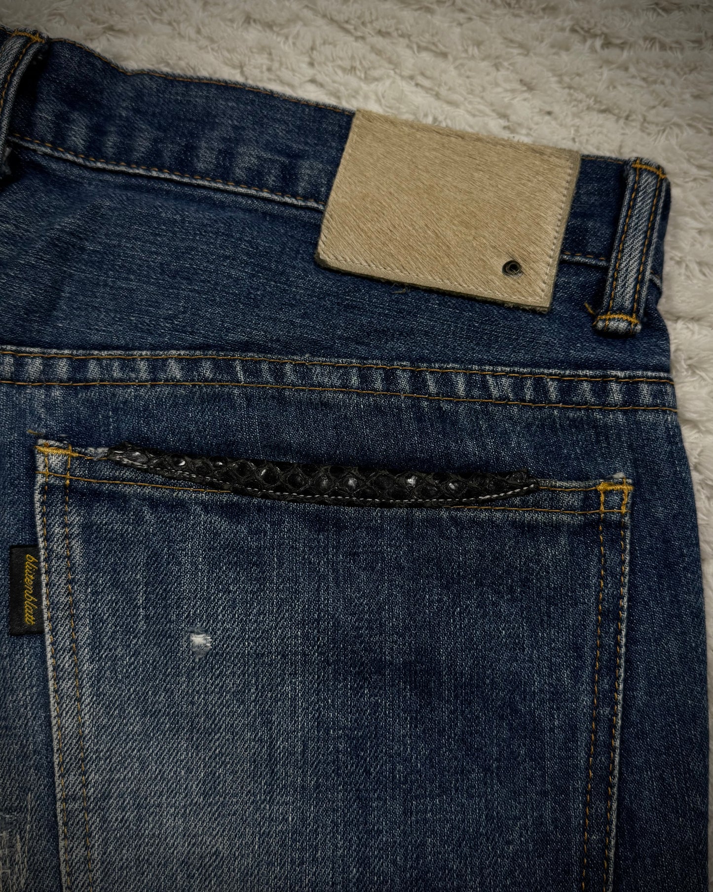 Blütenblatt Leather Stitch Repaired Bootcut Denim