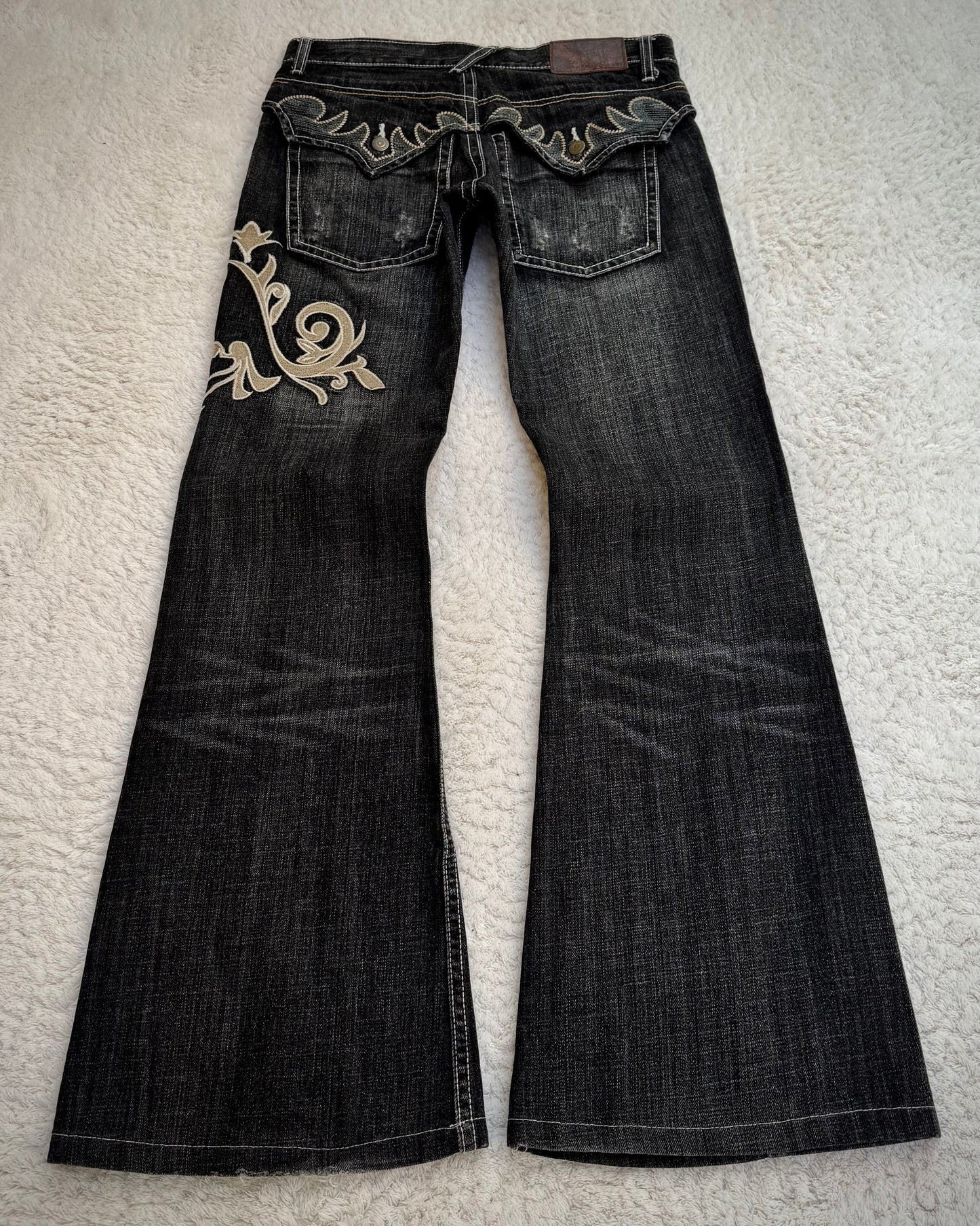 Tornado Mart Tribal Embroidery Flared Jeans