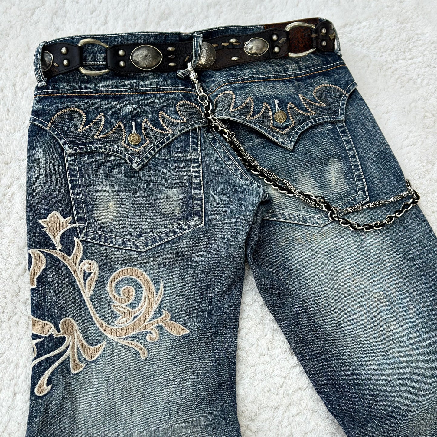 Tornado Mart Tribal Embroidery Flared Jeans