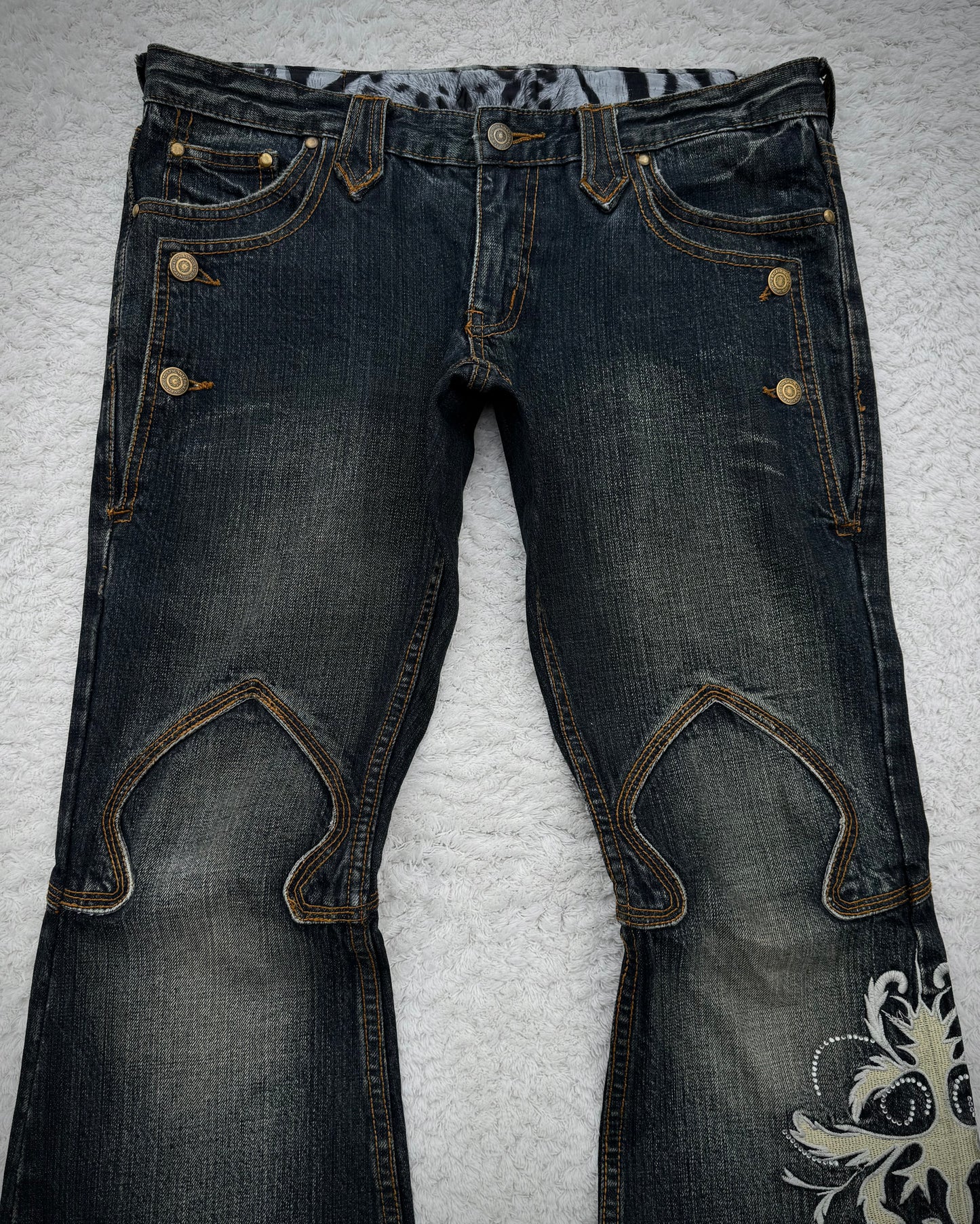 Tornado Mart Tribal Tattoo Embroidery Flared Denim