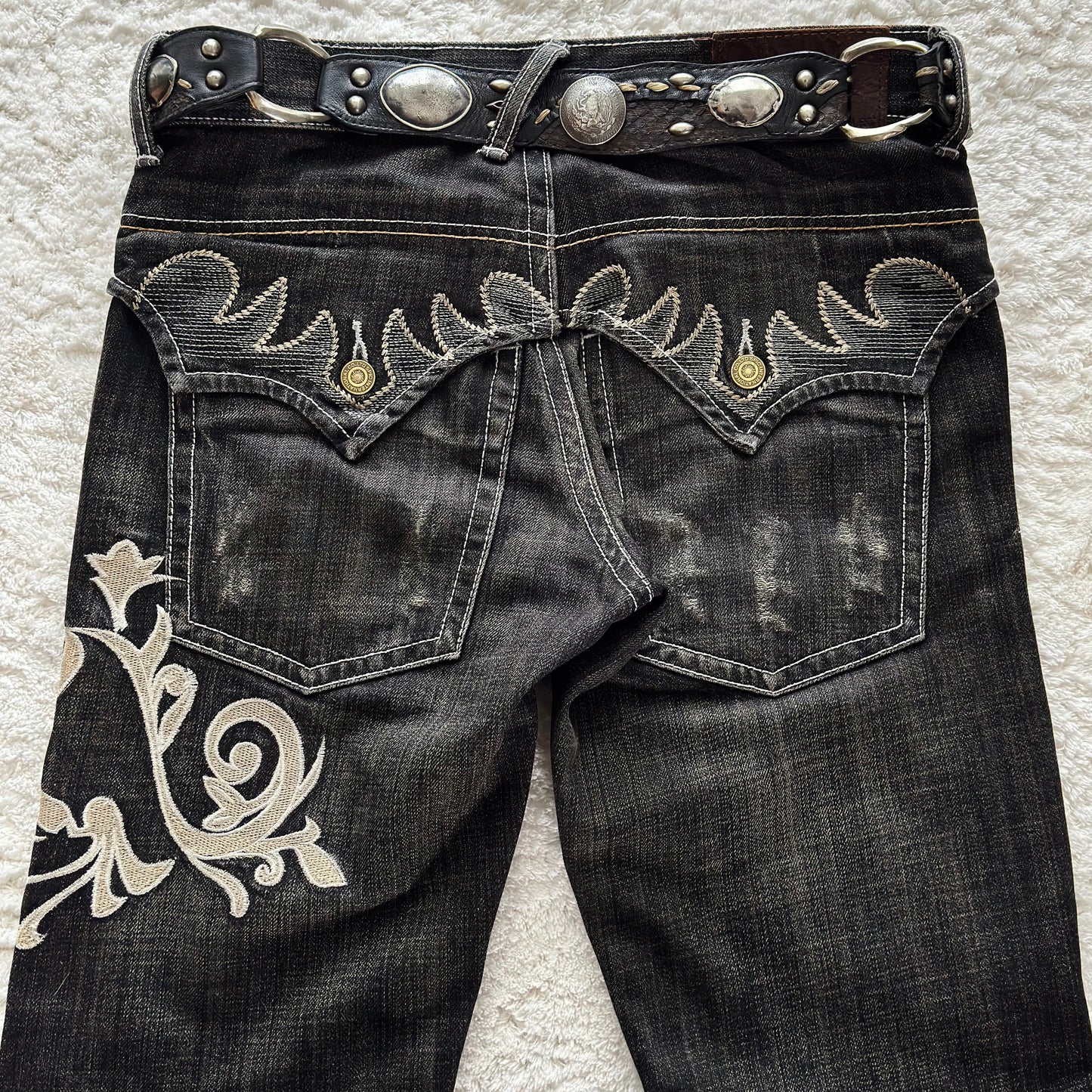 Tornado Mart Tribal Embroidery Flared Jeans