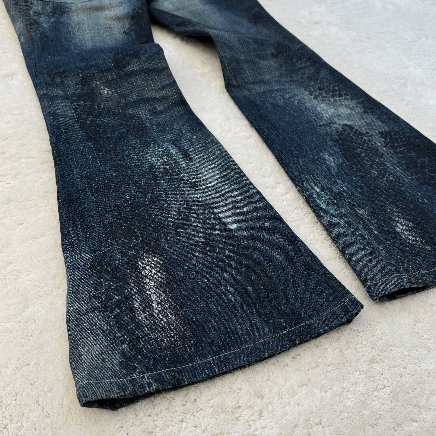 Tornado Mart Snakeskin Details Flared Jeans