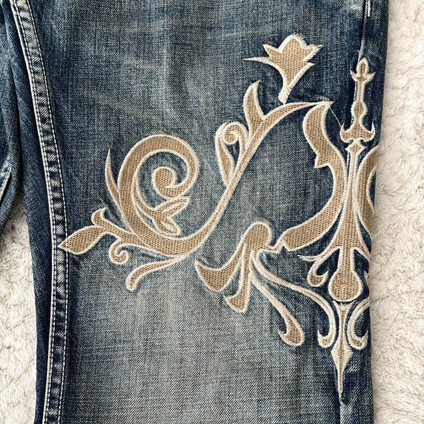 Tornado Mart Tribal Embroidery Flared Jeans