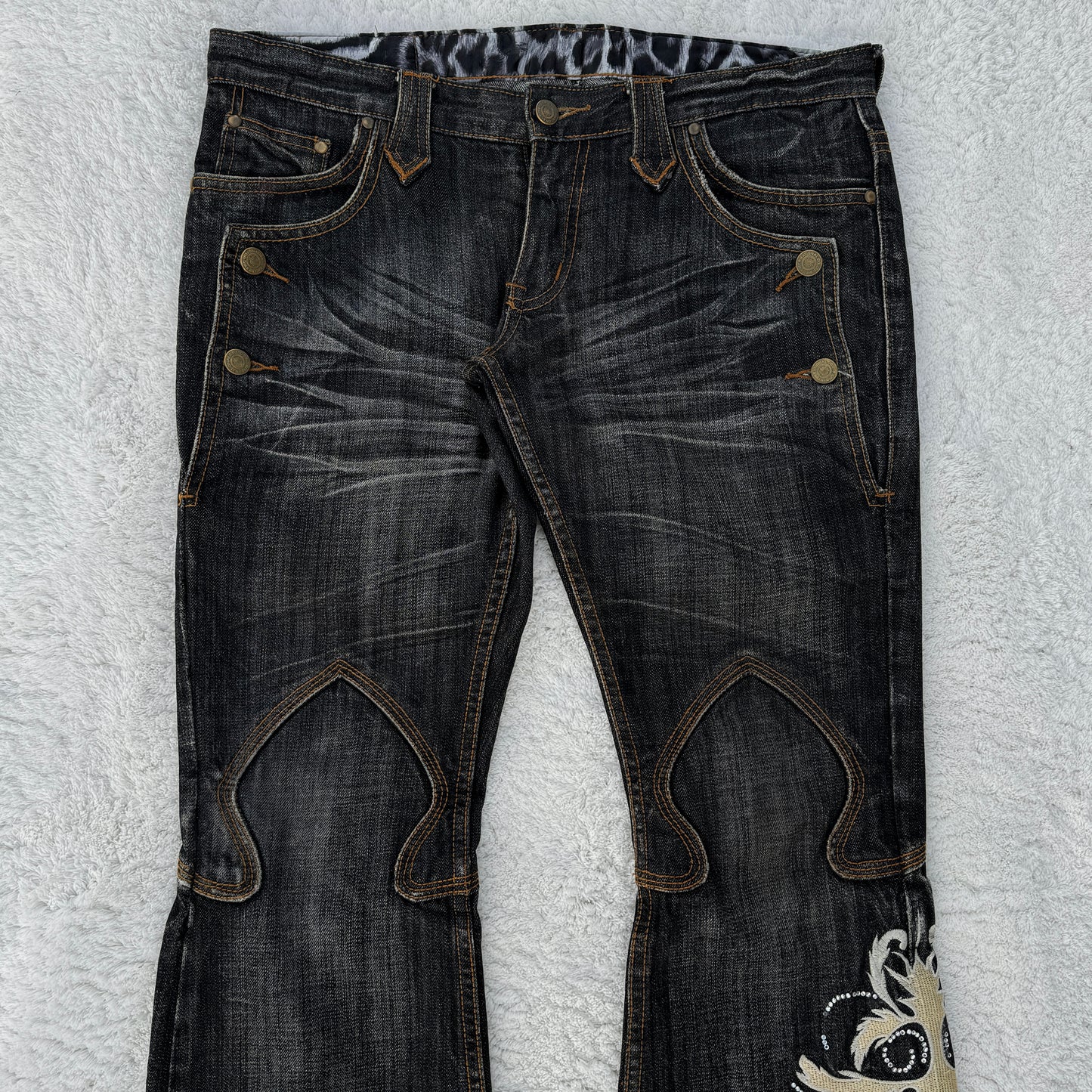 Tornado Mart Tribal Embroidery Flared Jeans