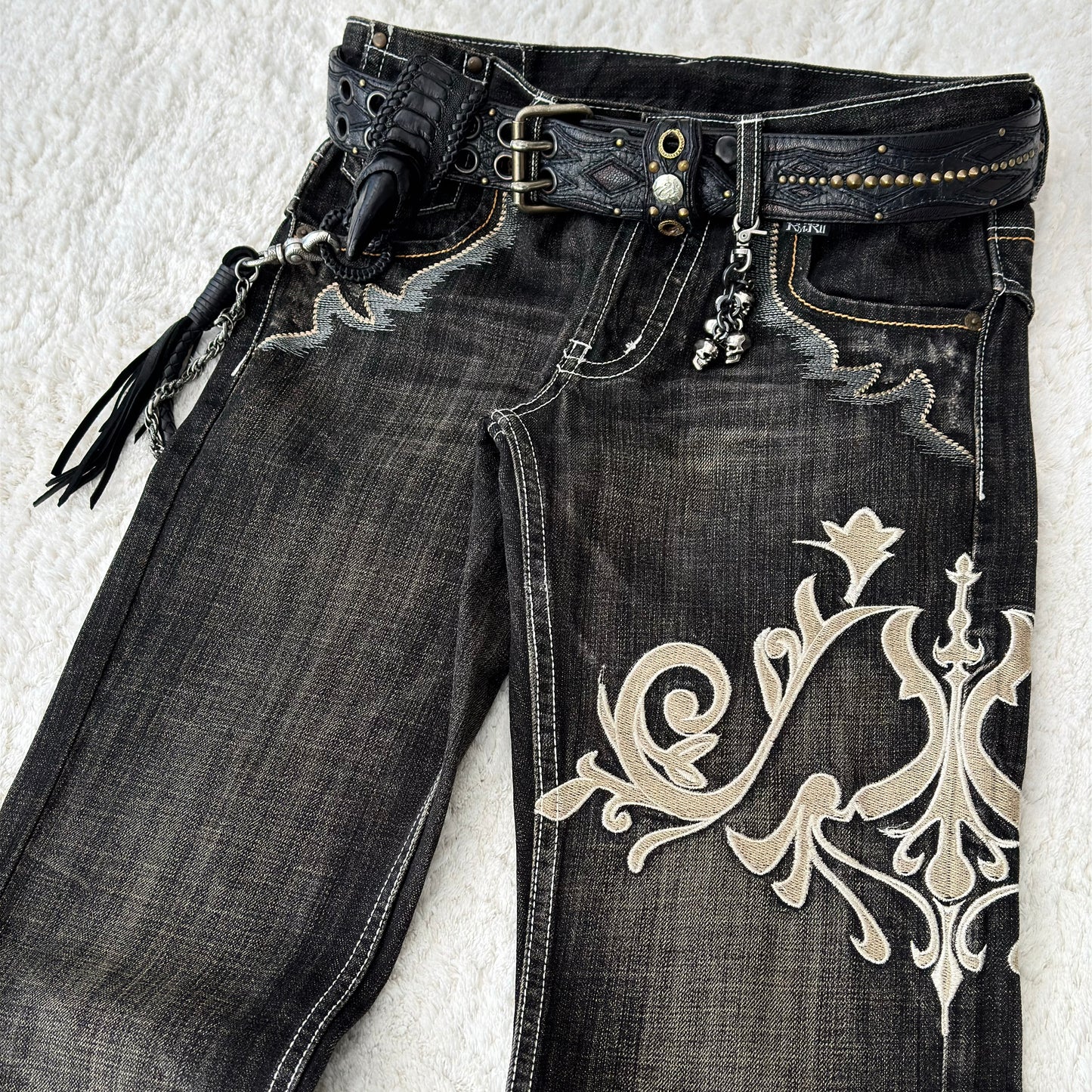 Tornado Mart Tribal Embroidery Flared Jeans