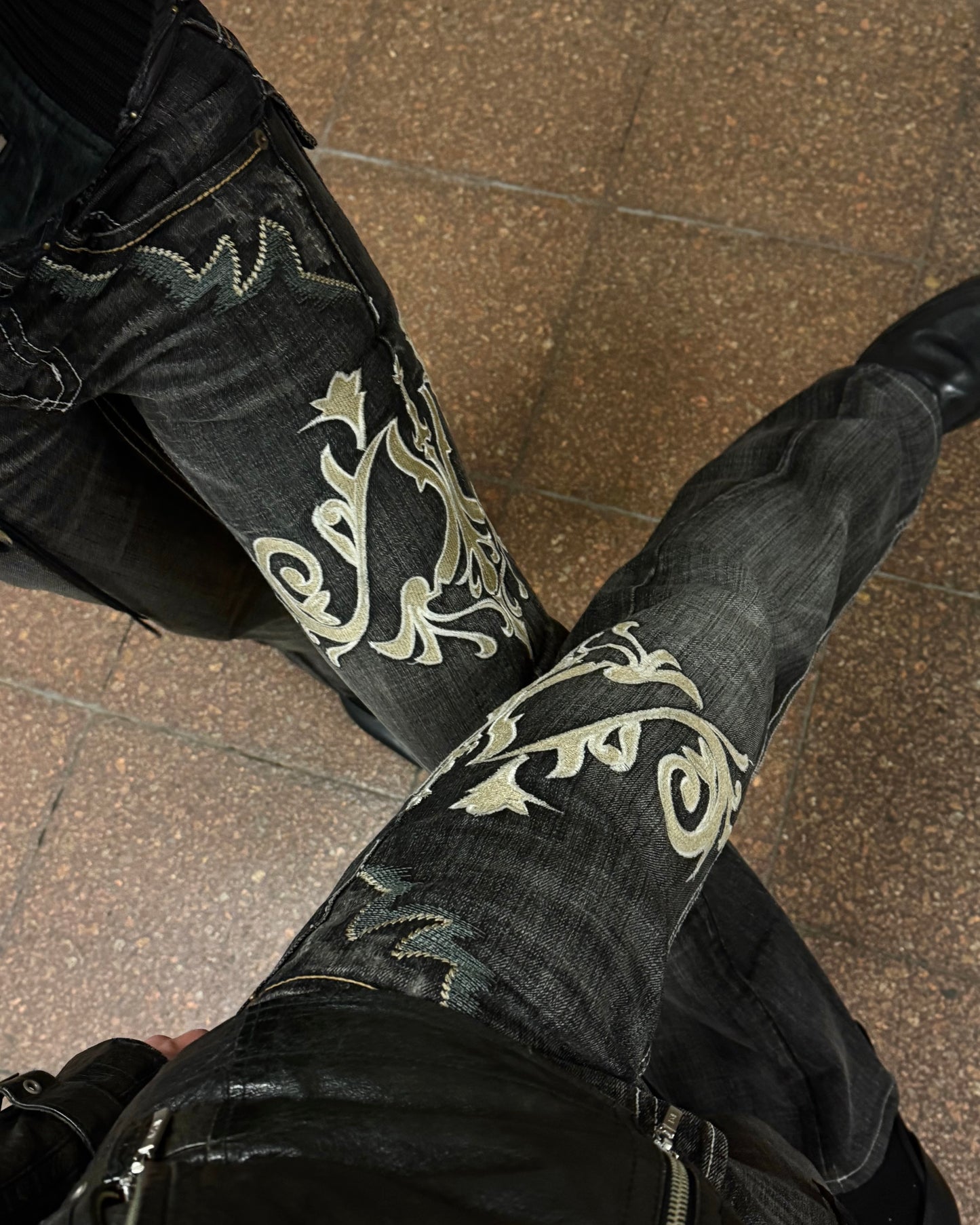 Tornado Mart Tribal Embroidery Spiral Flared Jeans