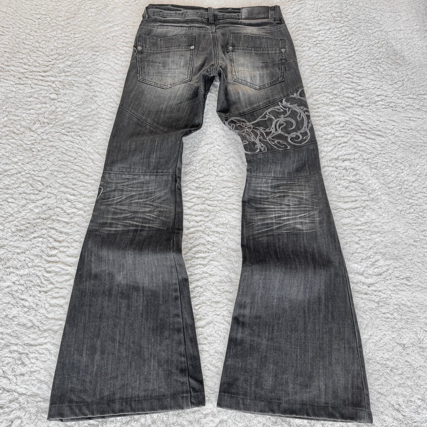 Tornado Mart Tribal Embroidery Flared Jeans