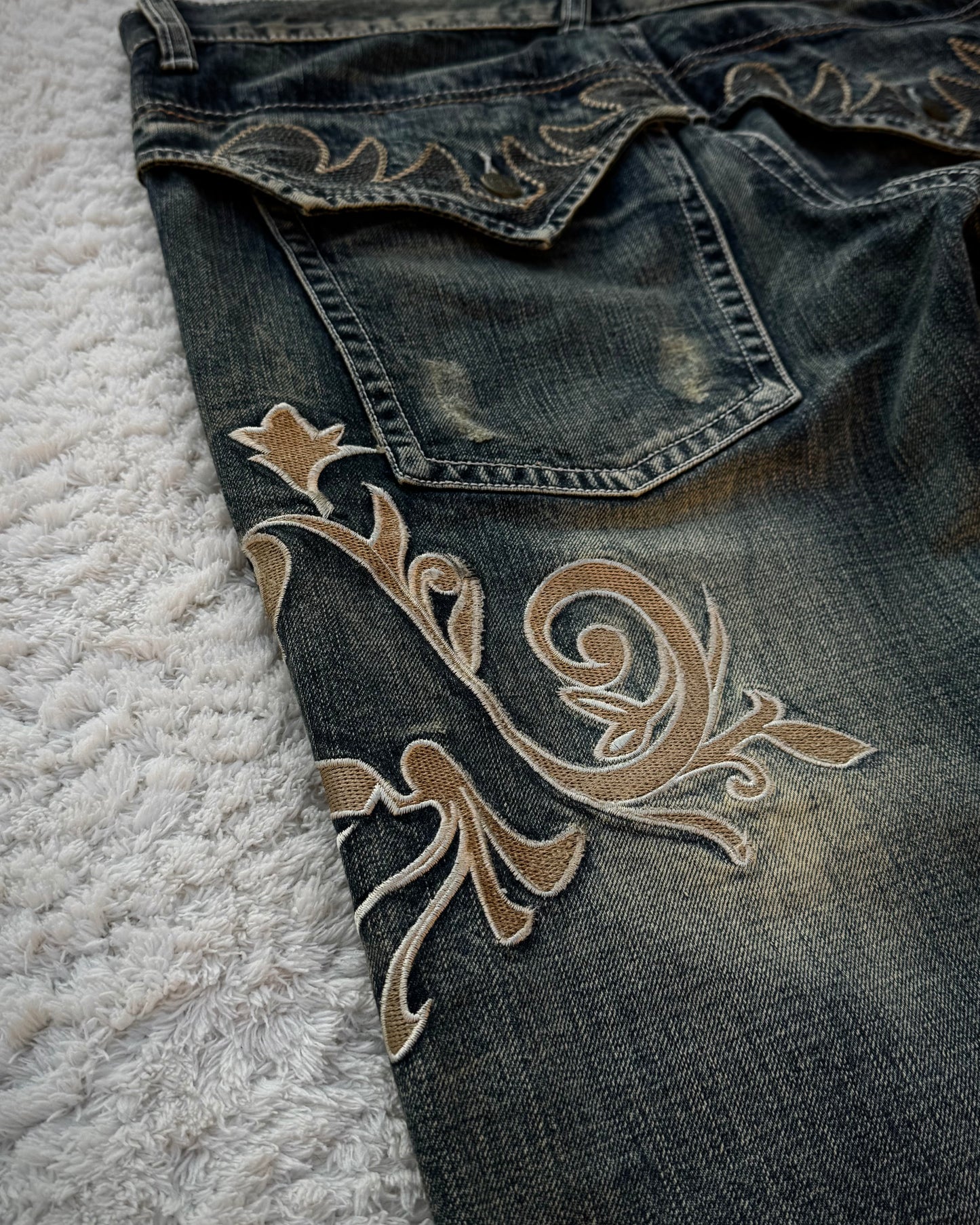 Tornado Mart „Tribal“ Embroidery Flared Jeans