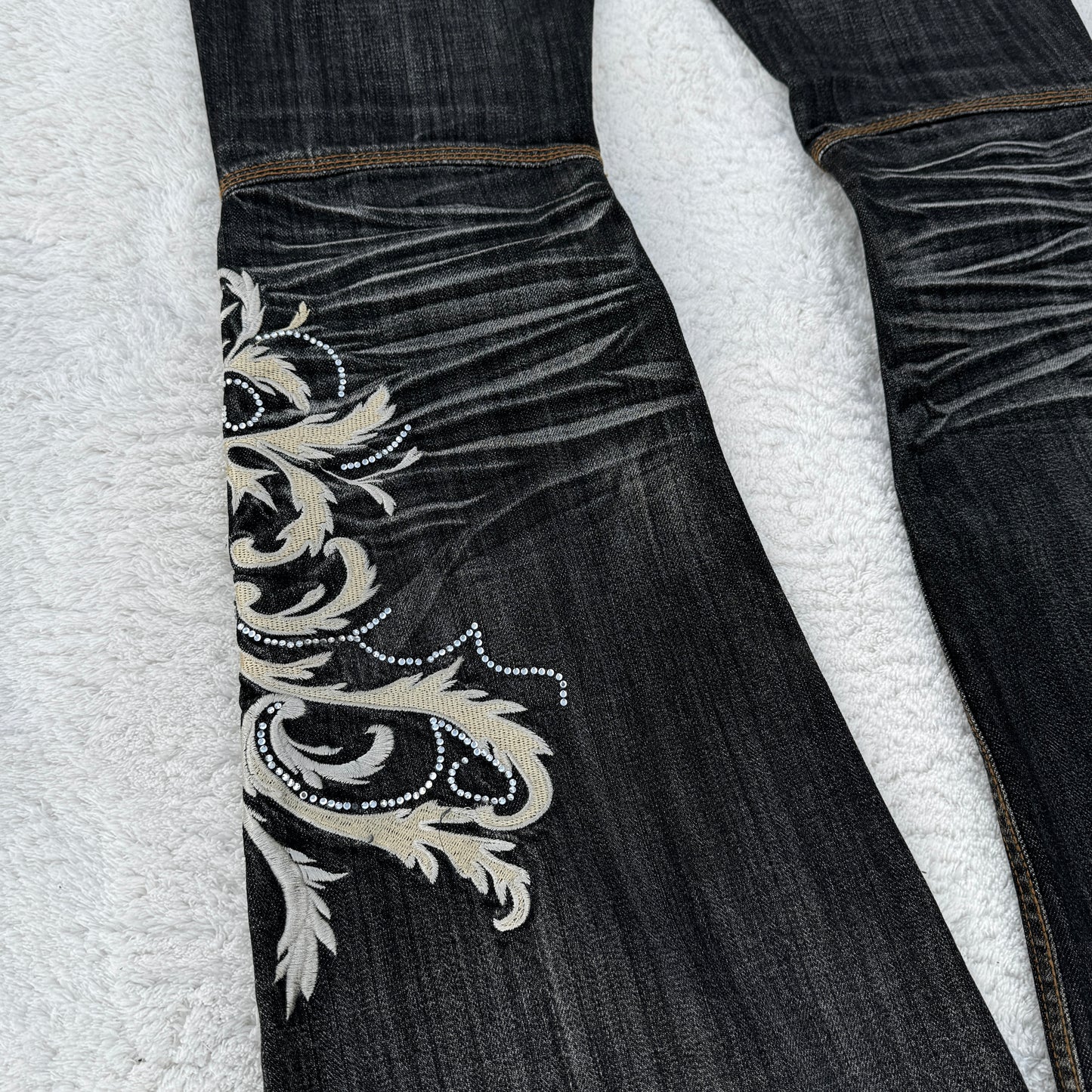 Tornado Mart Tribal Embroidery Flared Jeans