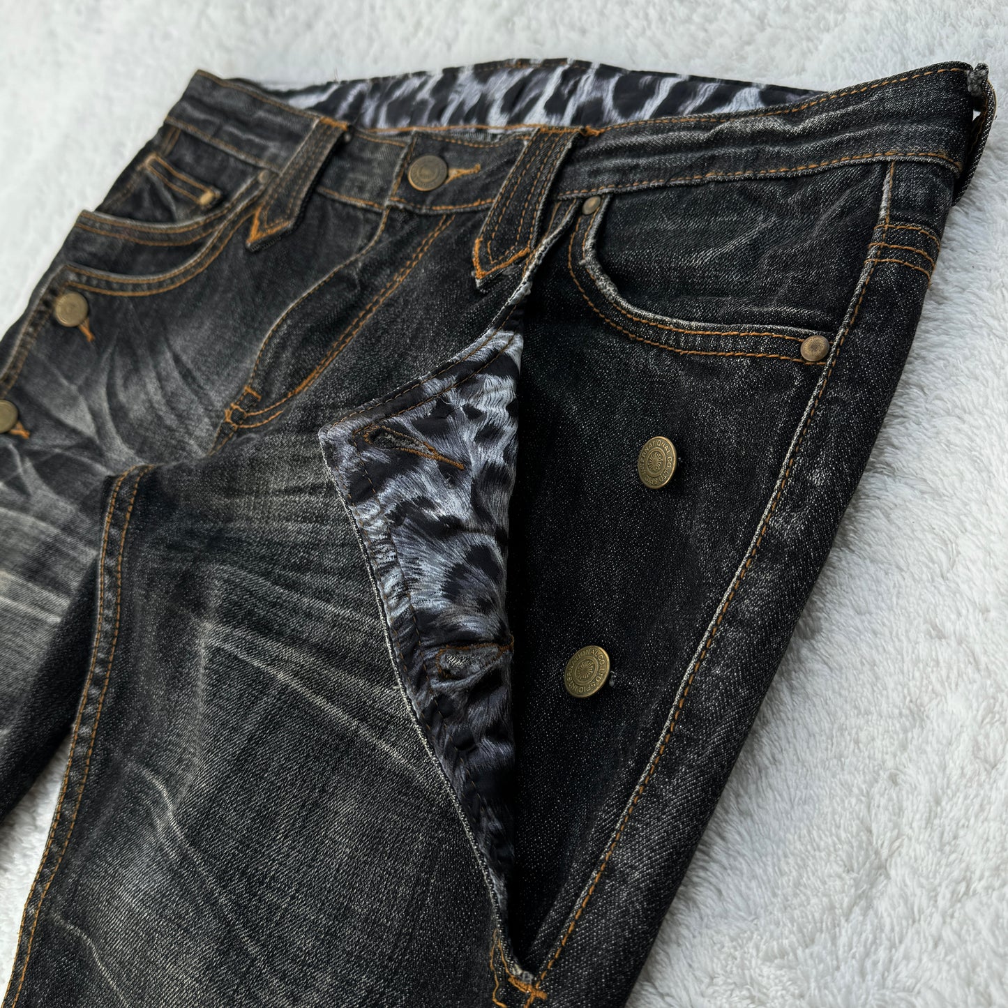 Tornado Mart Tribal Embroidery Flared Jeans