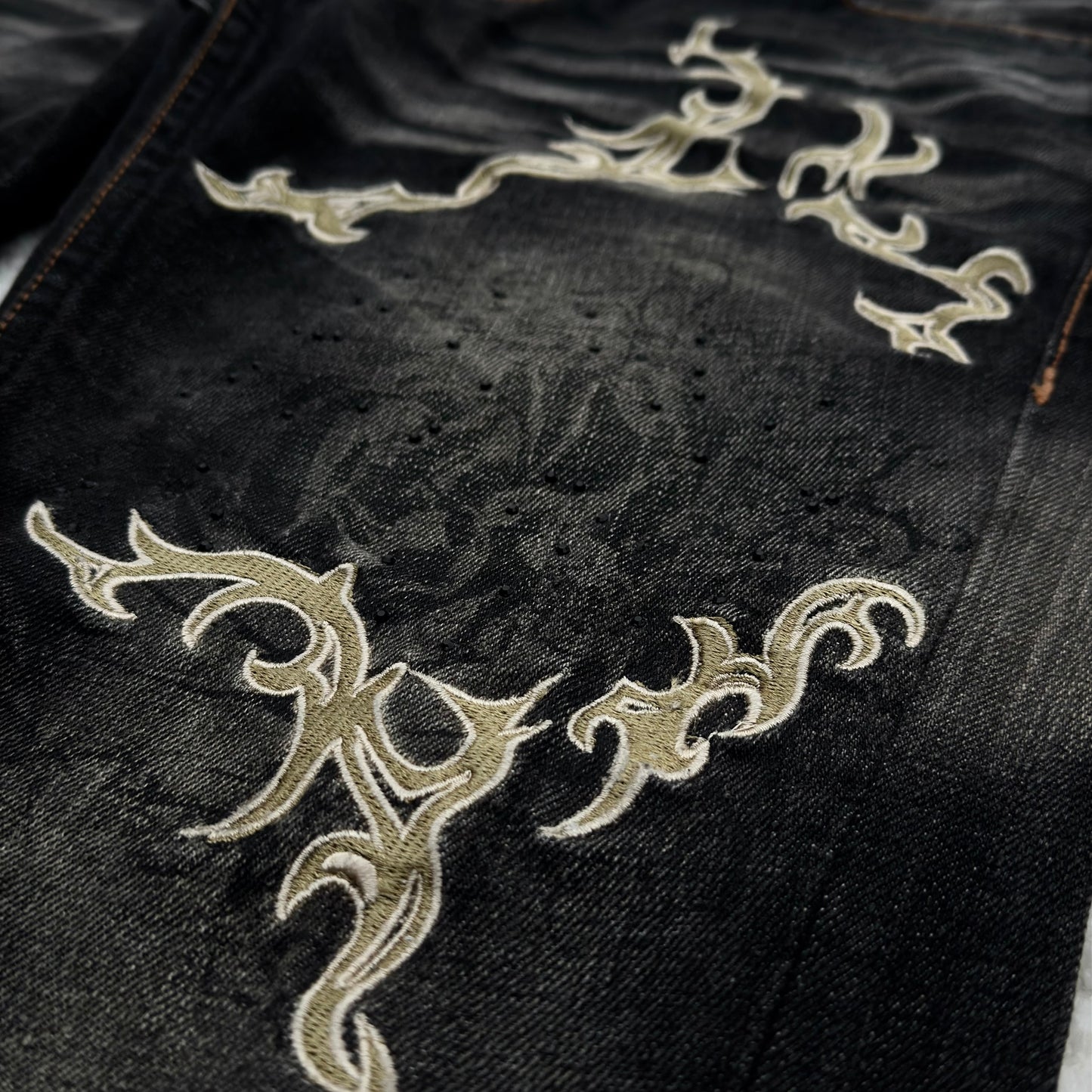 Tornado Mart Spiral Cut Tribal Embroidery Flared Jeans