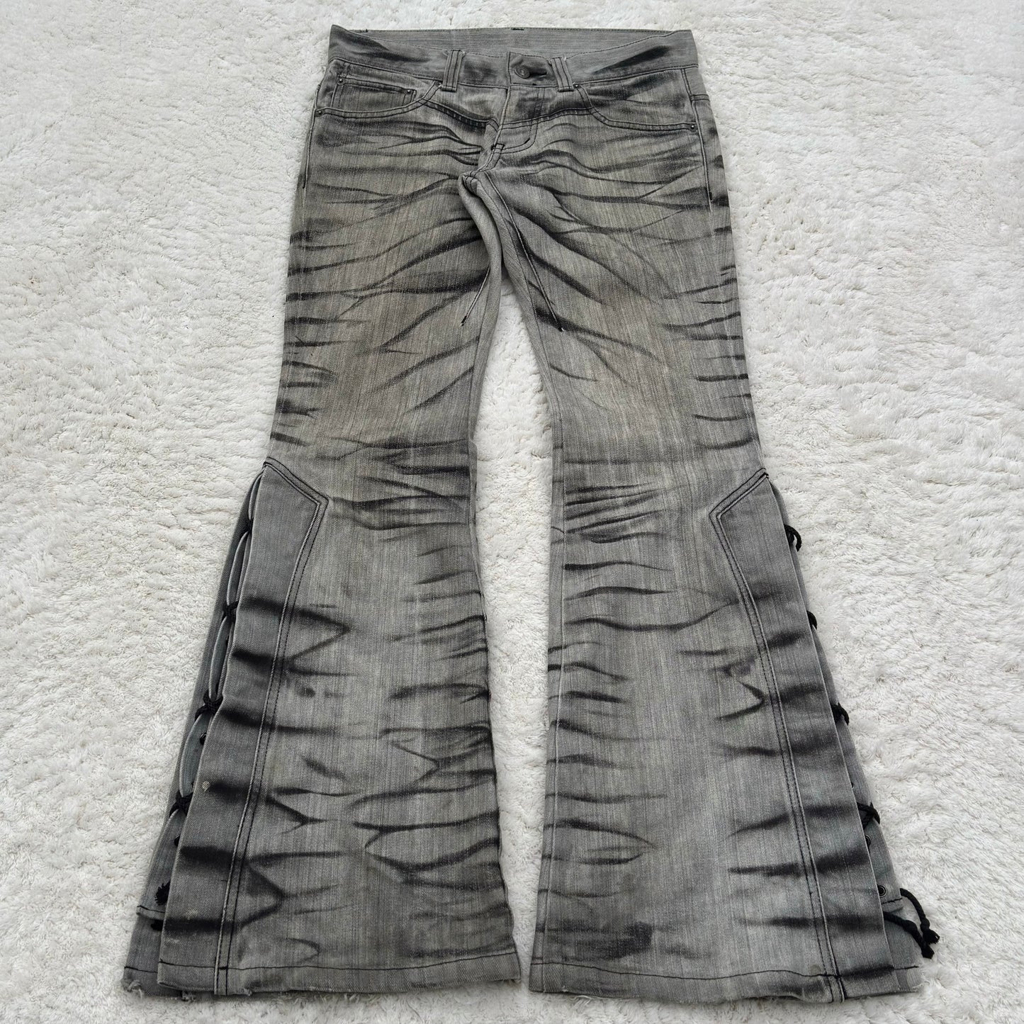 Tornado Mart Zebra Claw Marks Flared Lace-Up Jeans