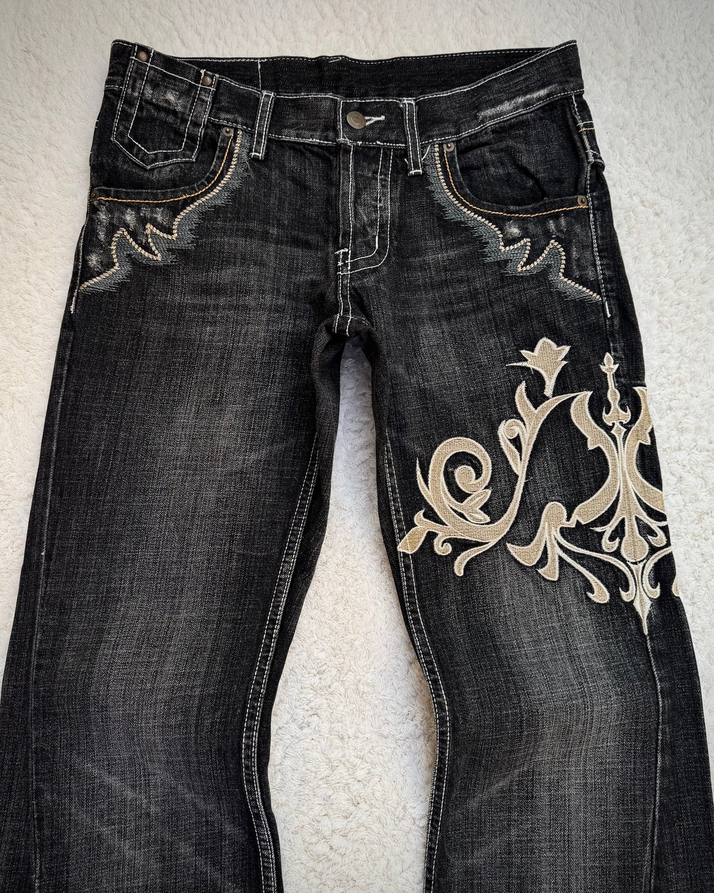 Tornado Mart Tribal Embroidery Flared Jeans