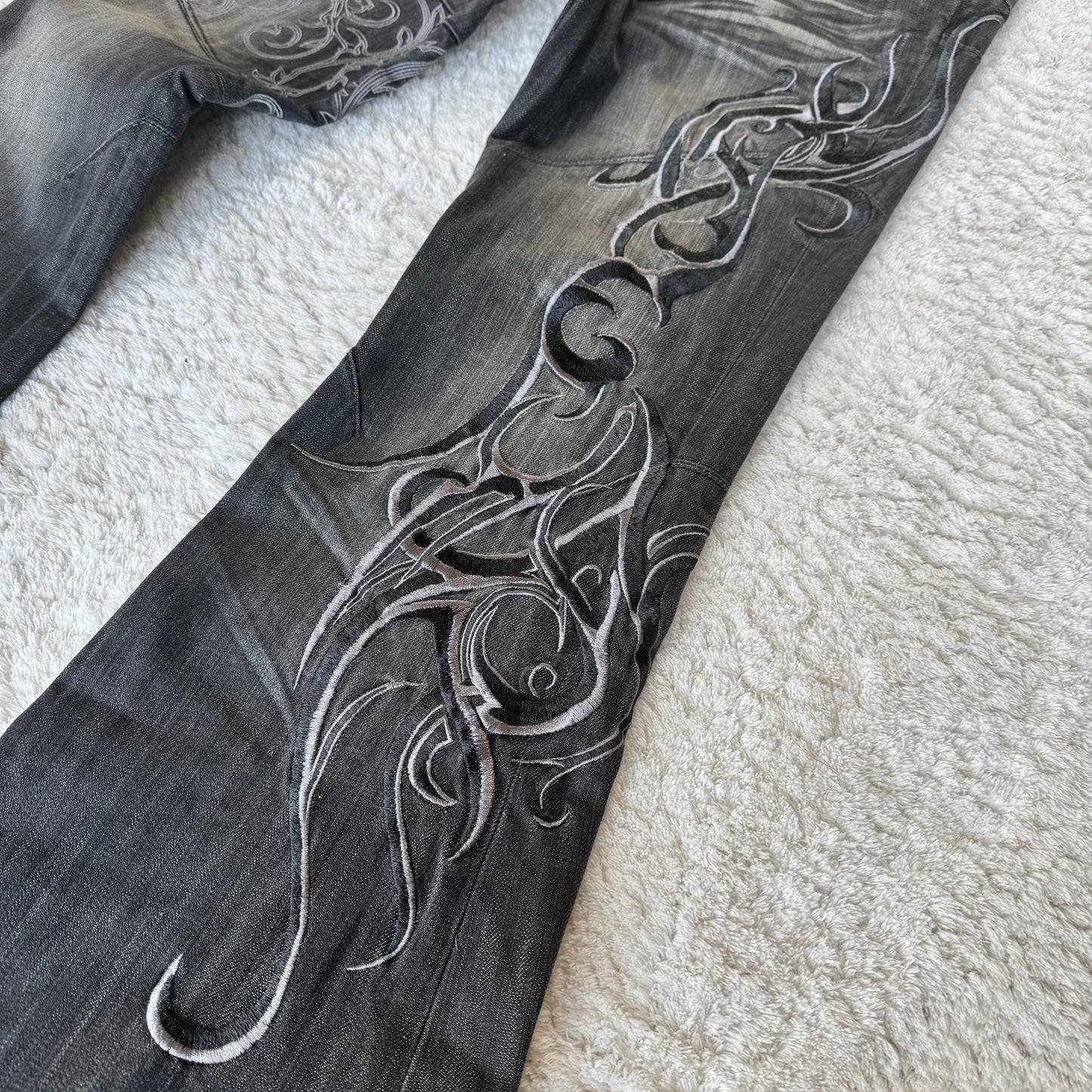 Tornado Mart Tribal Embroidery Flared Jeans