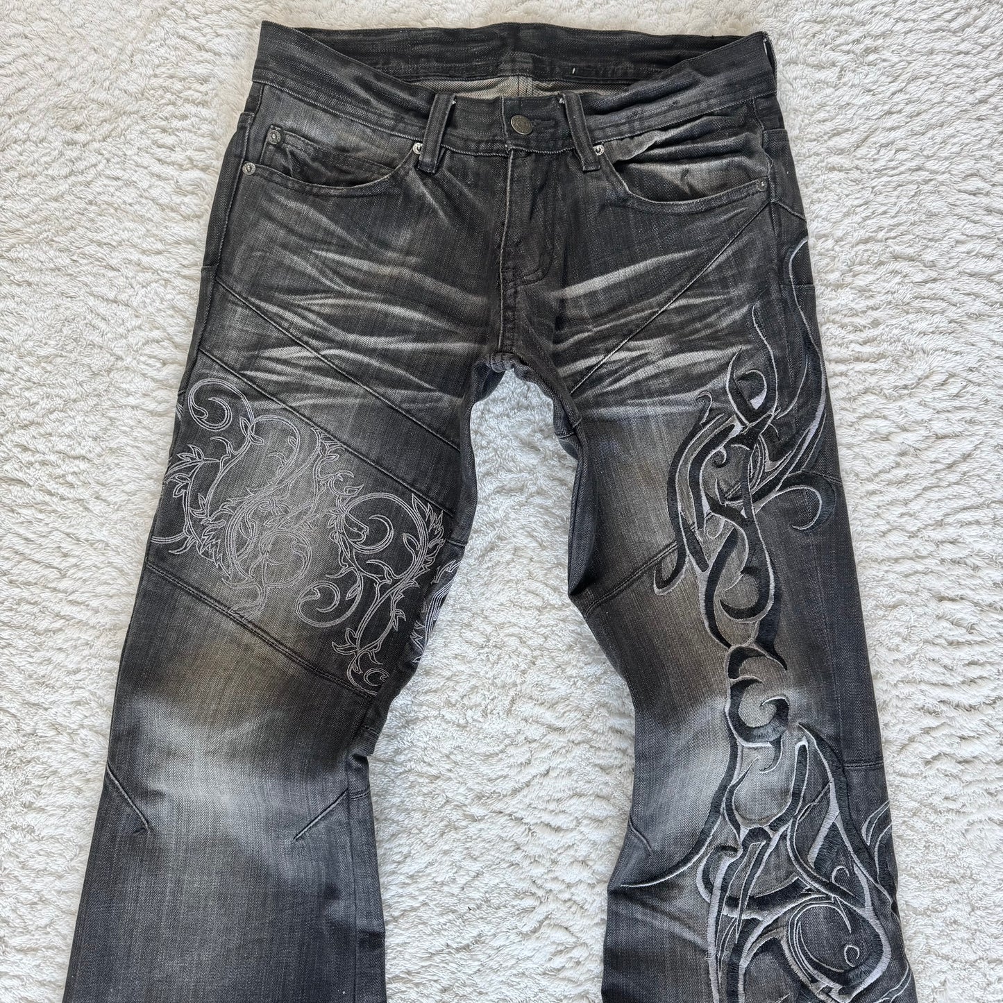 Tornado Mart Tribal Embroidery Flared Jeans