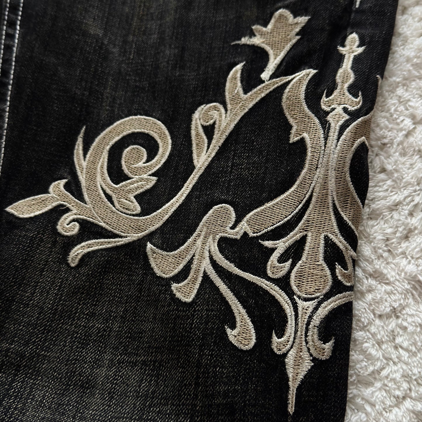 Tornado Mart Tribal Embroidery Flared Jeans