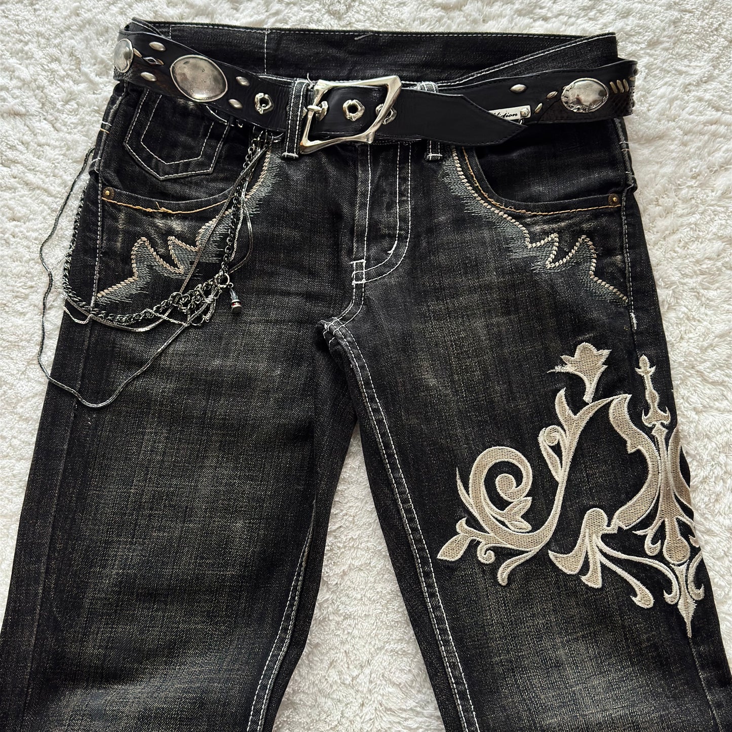 Tornado Mart Tribal Embroidery Flared Jeans