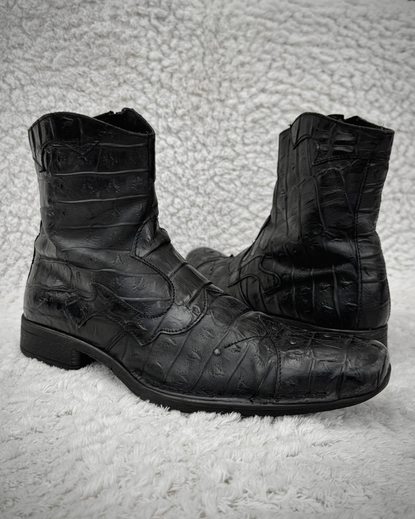 Bata Crocodile Pointed Toe Leather Boots