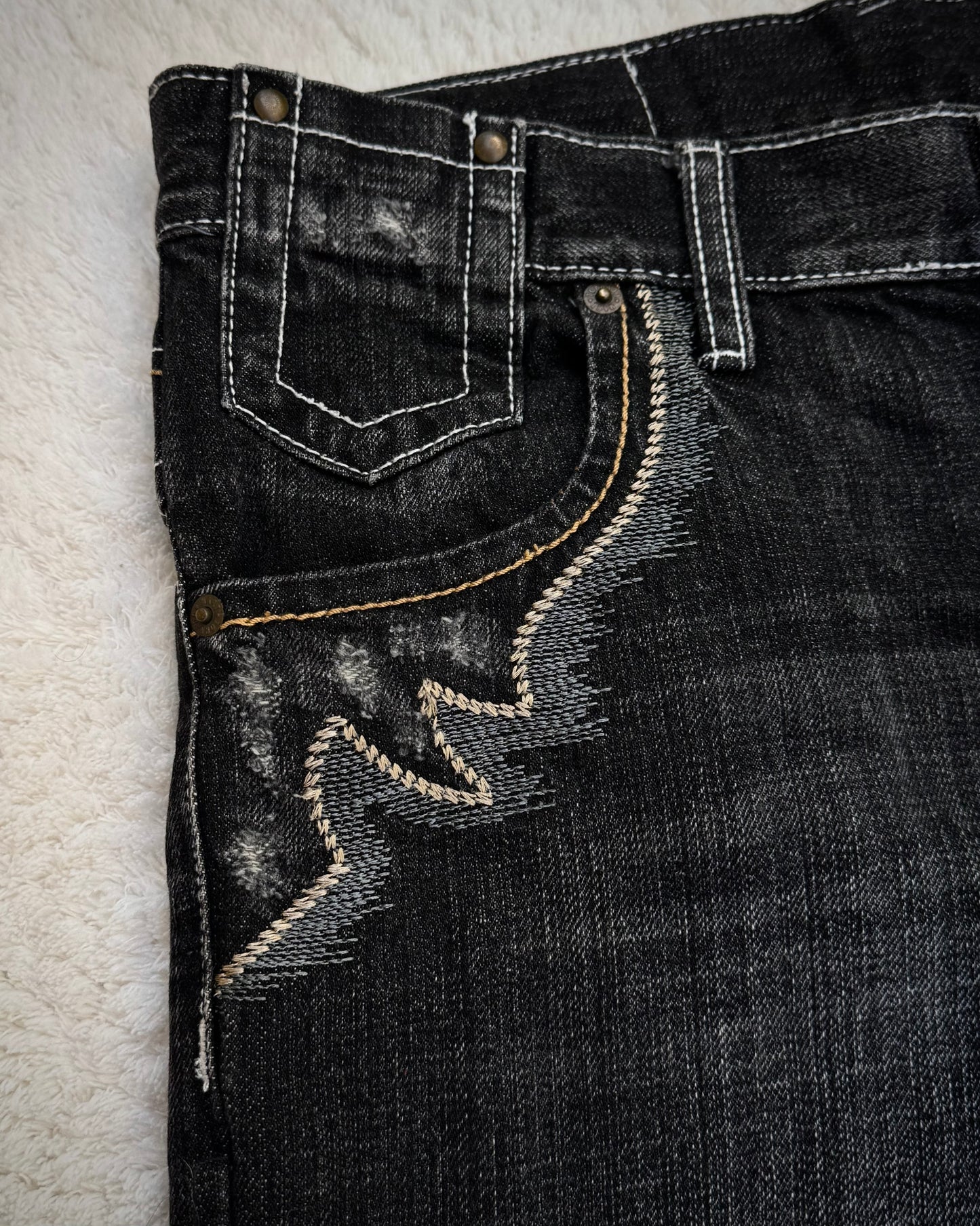 Tornado Mart Tribal Embroidery Flared Jeans