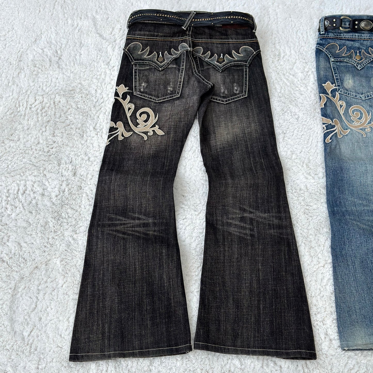 Tornado Mart Tribal Embroidery Flared Jeans