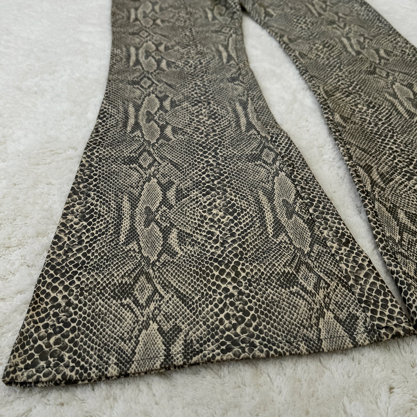 Richärds Flared Snakeskin Pants