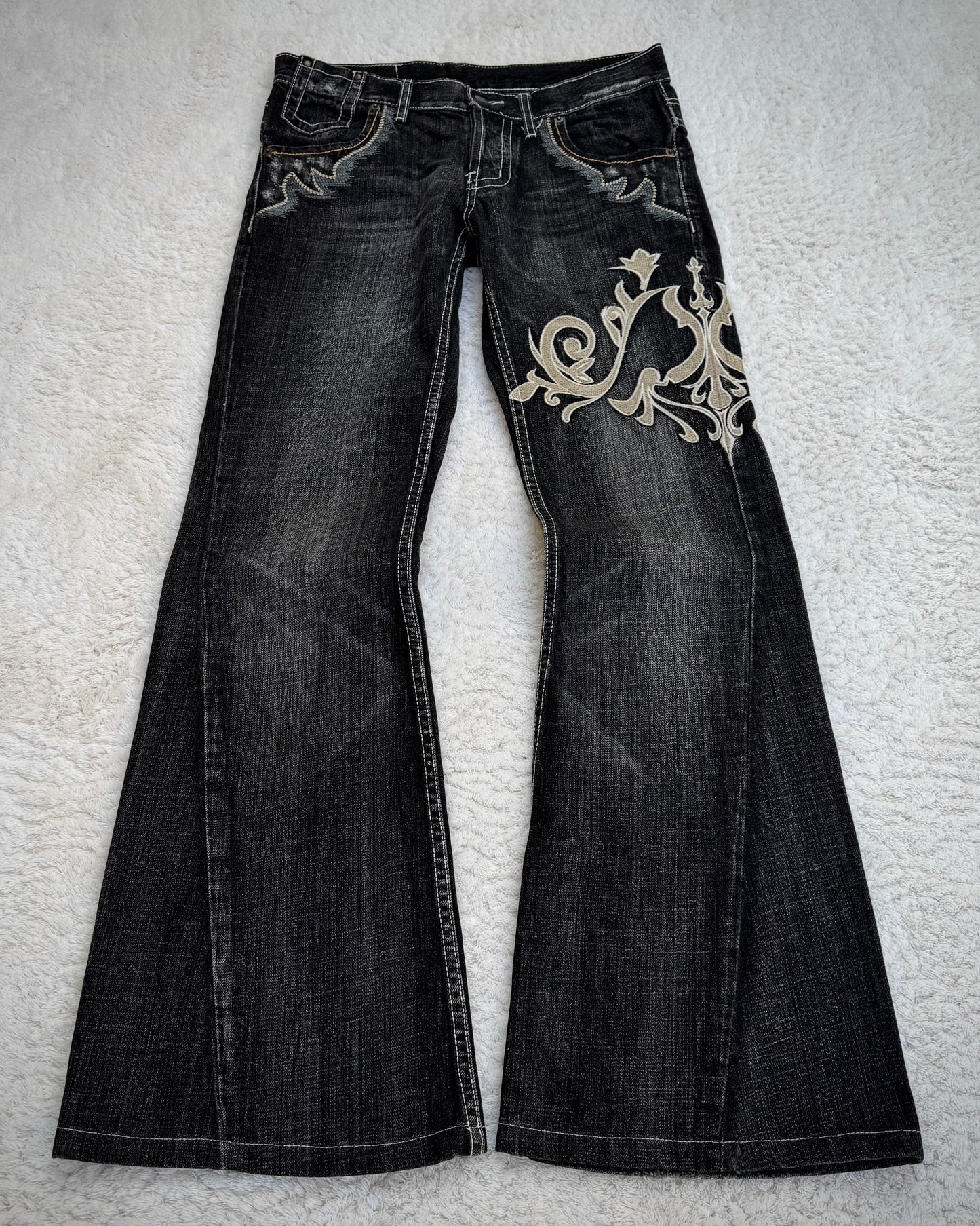 Tornado Mart Tribal Embroidery Flared Jeans