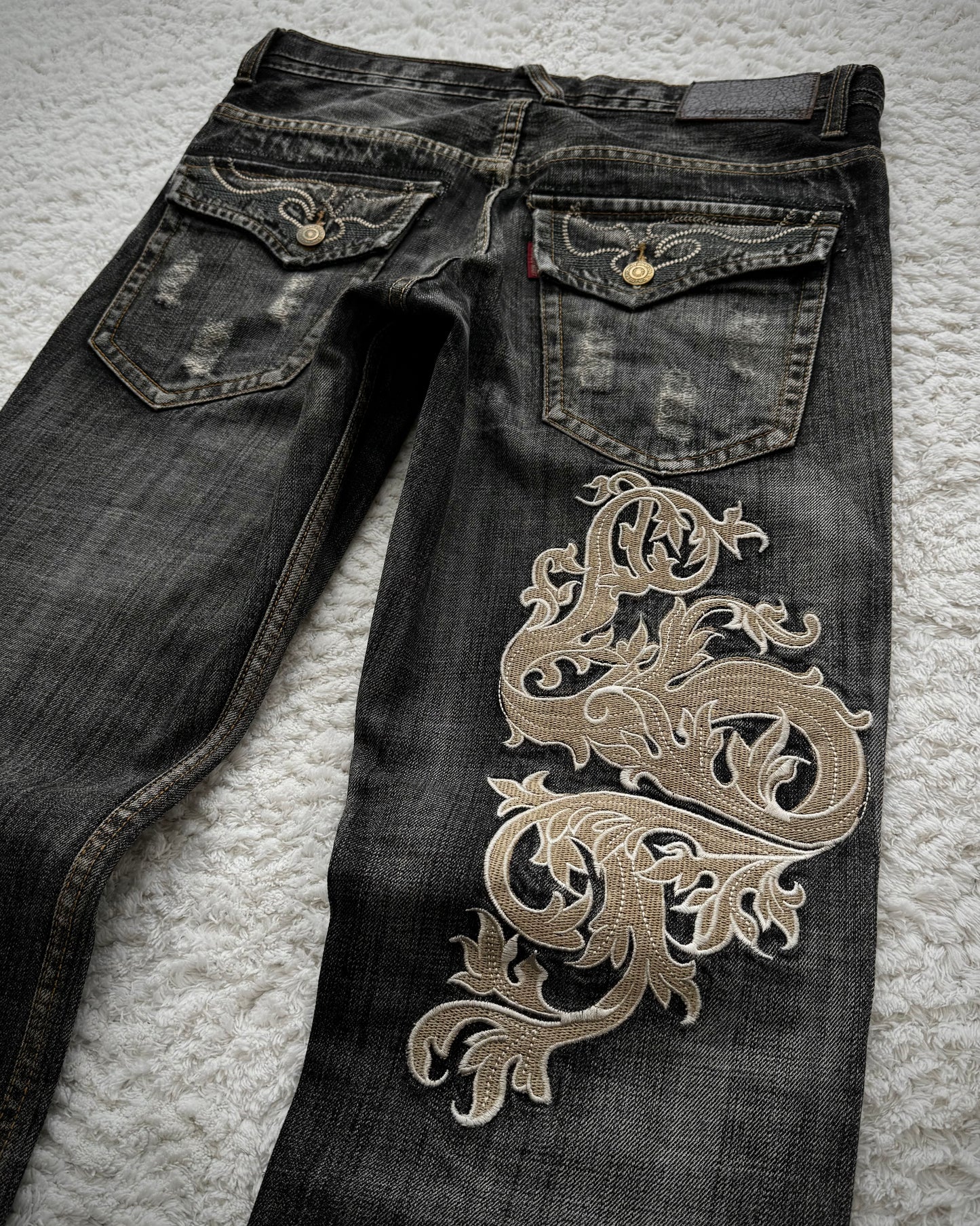 Tornado Mart Tribal Embroidery Spiral Flared Jeans