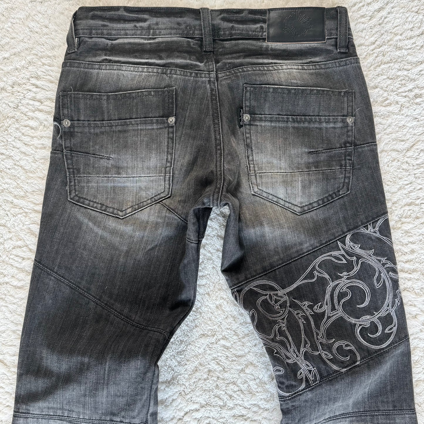 Tornado Mart Tribal Embroidery Flared Jeans