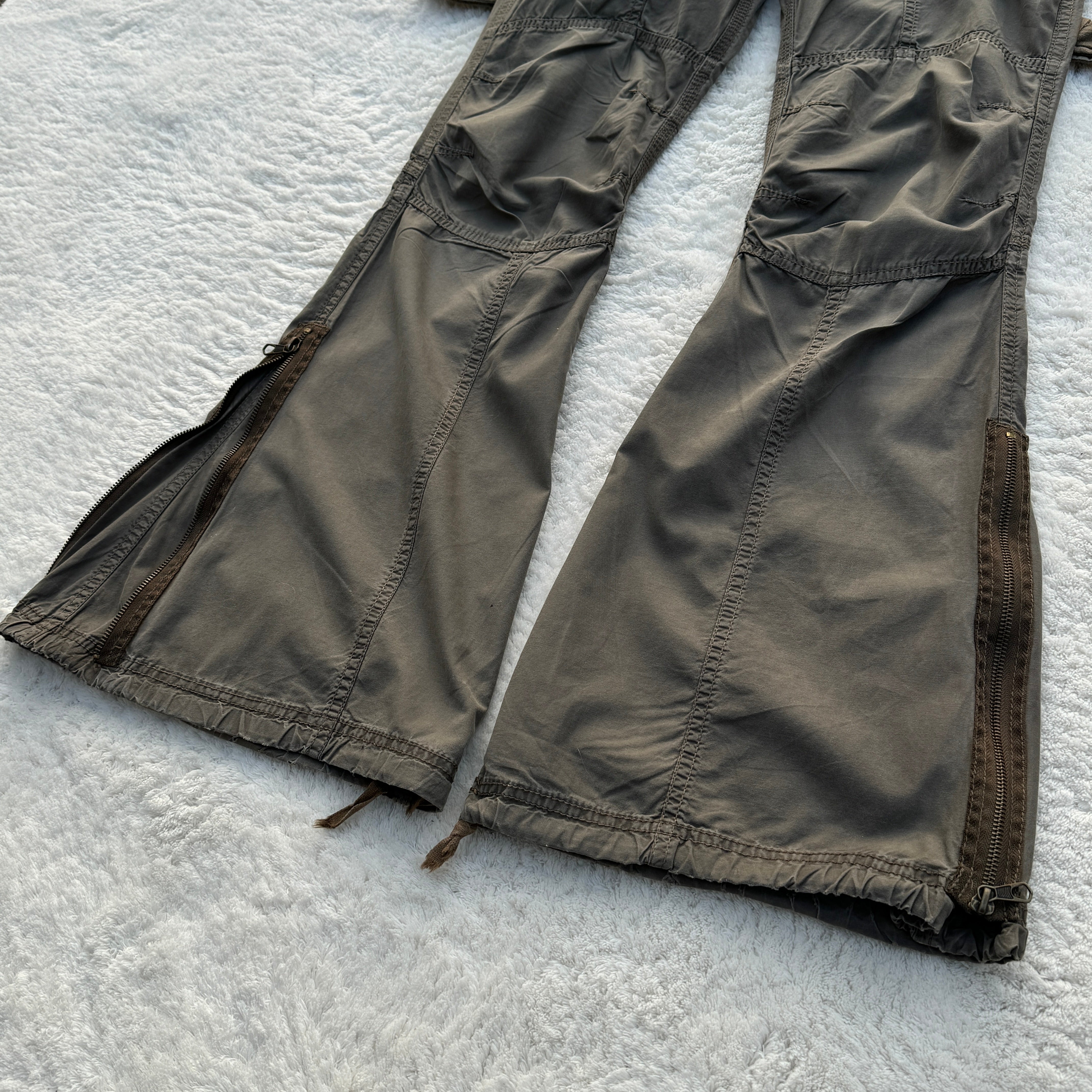 G.O.A Military Suspender Flared Cargo Pants – Paroxa Studios