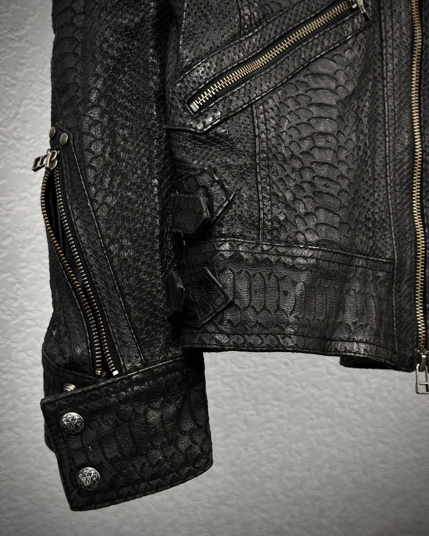 Schlüssel Python Carved Leather Jacket