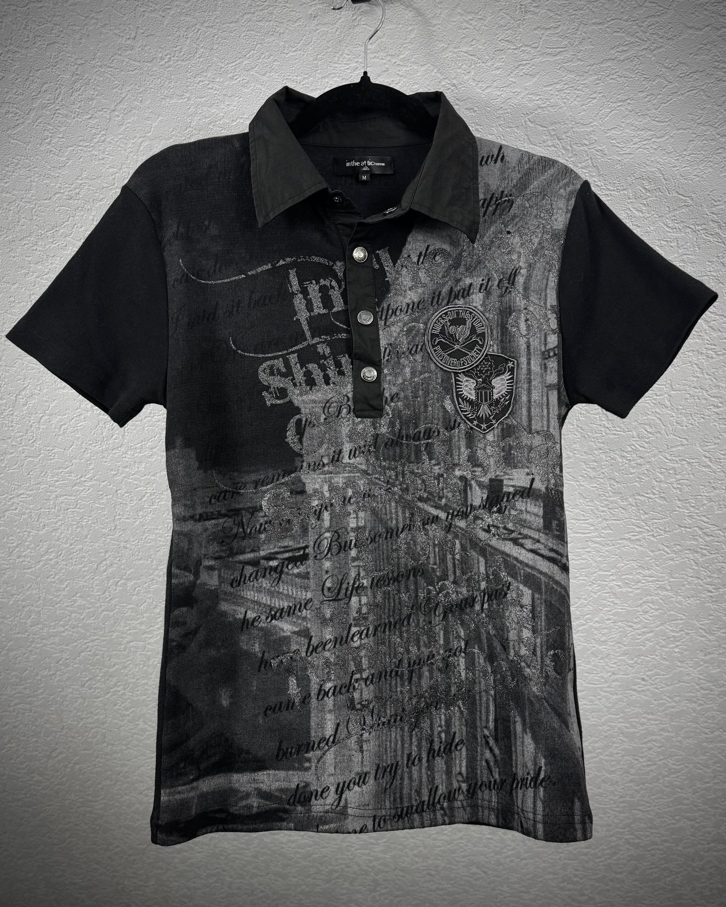 In The Attic Wappen Poem Luster Polo Shirt