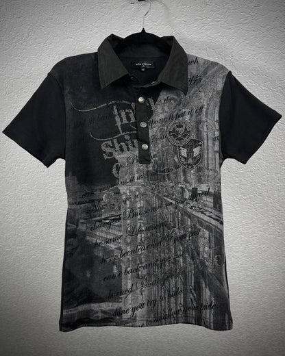 In The Attic Wappen Poem Luster Polo Shirt