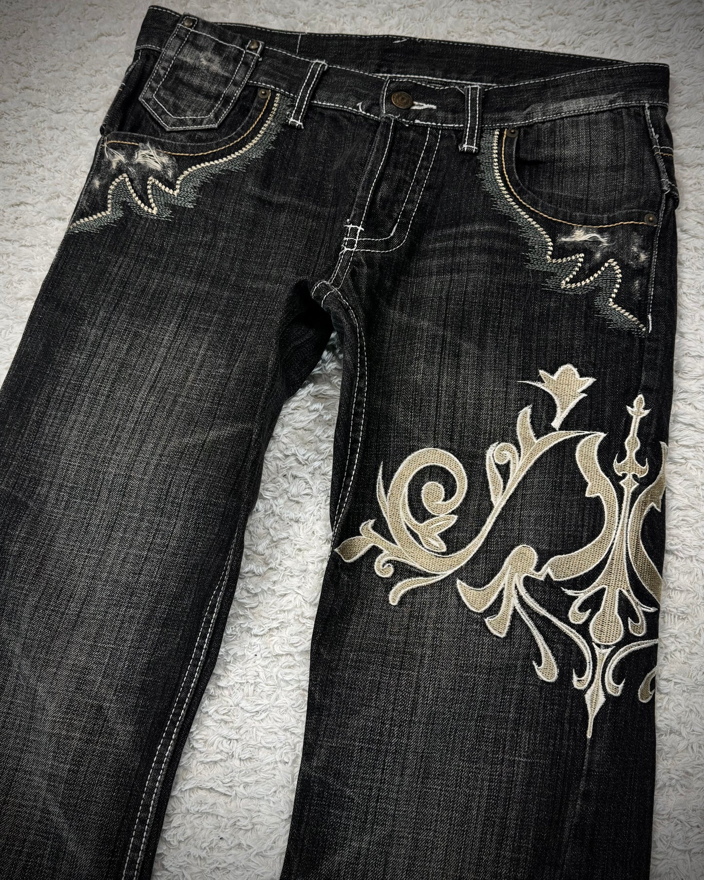 Tornado Mart Tribal Embroidery Spiral Flared Jeans