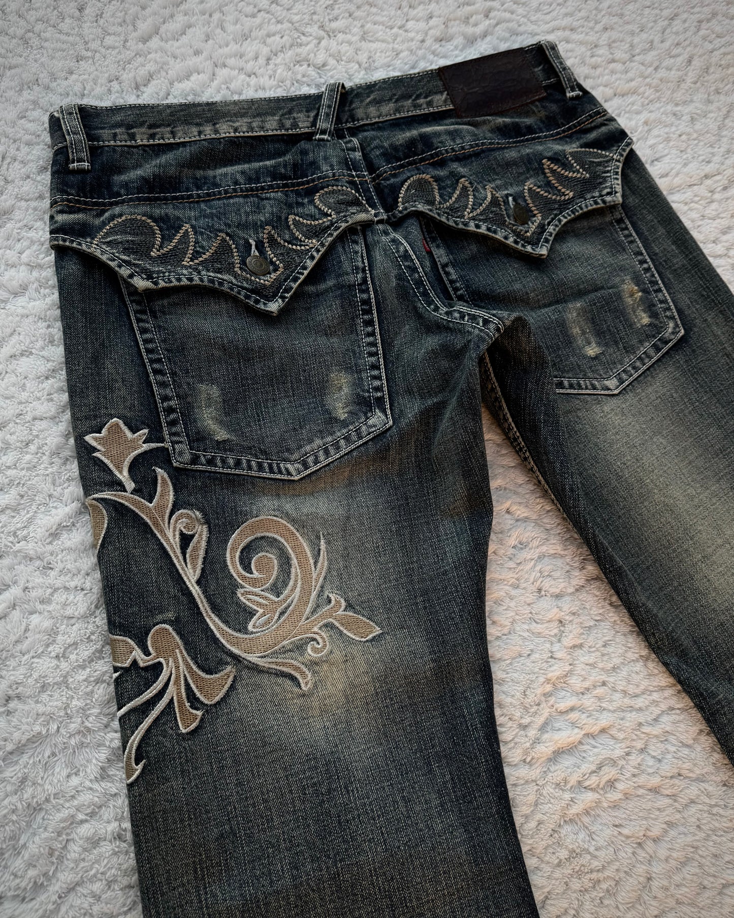 Tornado Mart „Tribal“ Embroidery Flared Jeans