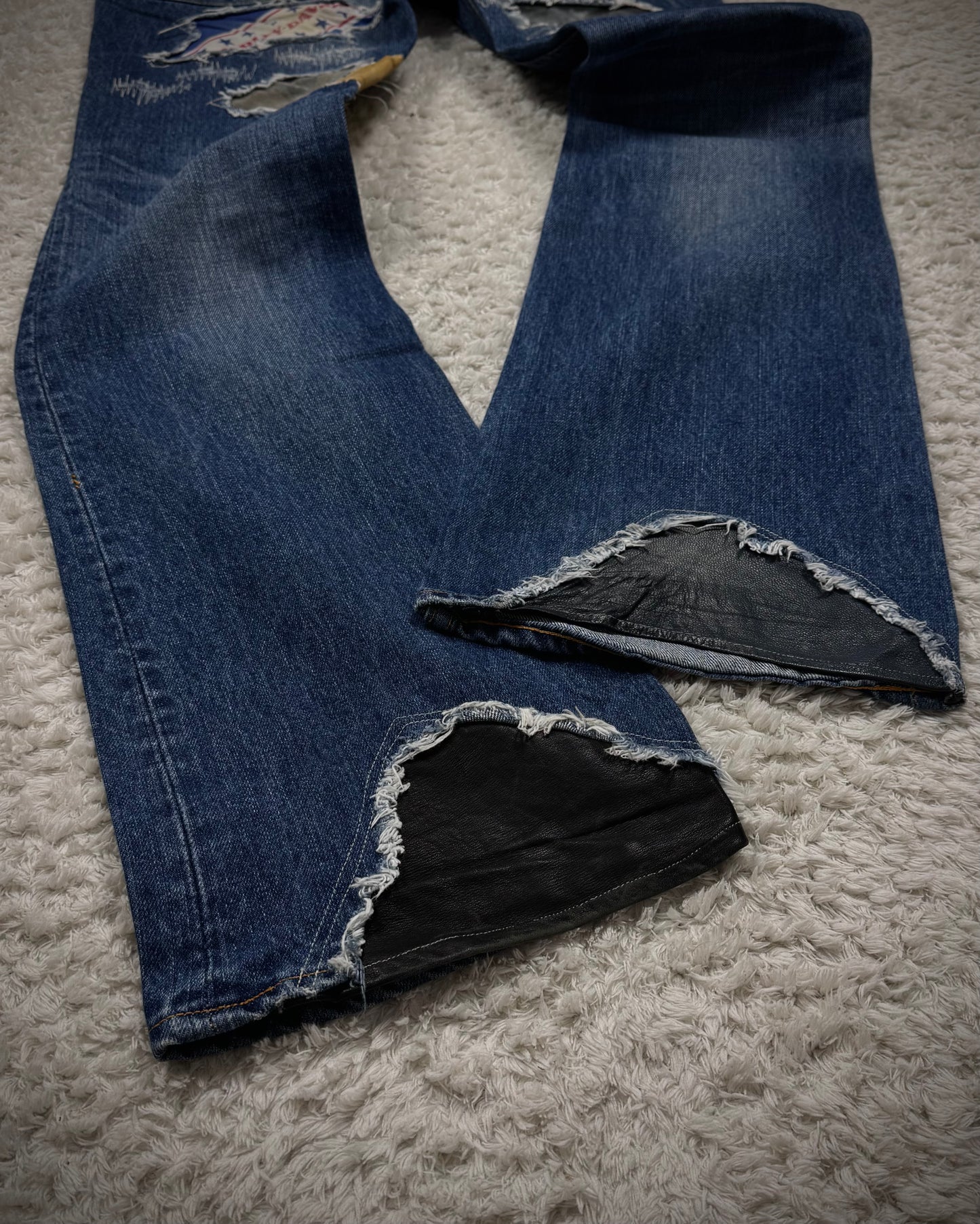 Blütenblatt Leather Stitch Repaired Bootcut Denim